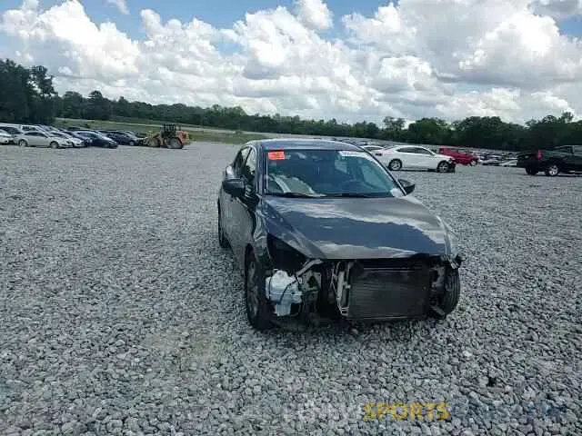 13 fotografías del automóvil dañado 3MYDLBYV9KY520180 TOYOTA YARIS 2019
