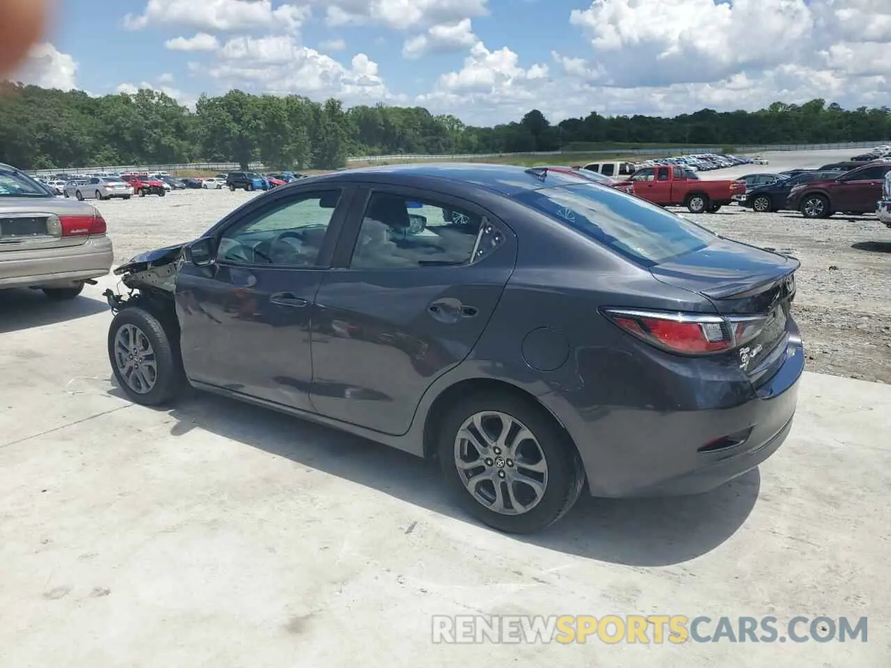 2 fotografías del automóvil dañado 3MYDLBYV9KY520180 TOYOTA YARIS 2019