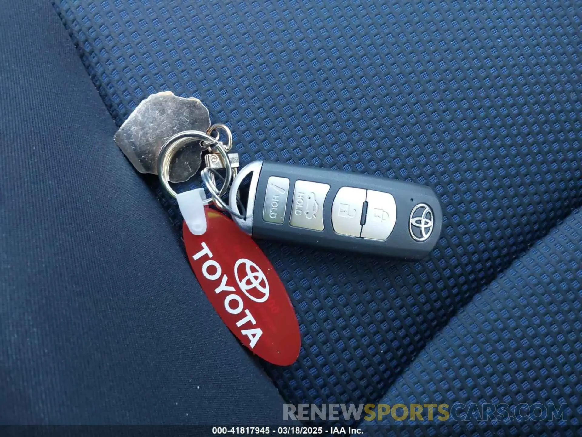 11 fotografías del automóvil dañado 3MYDLBYV9KY523922 TOYOTA YARIS 2019