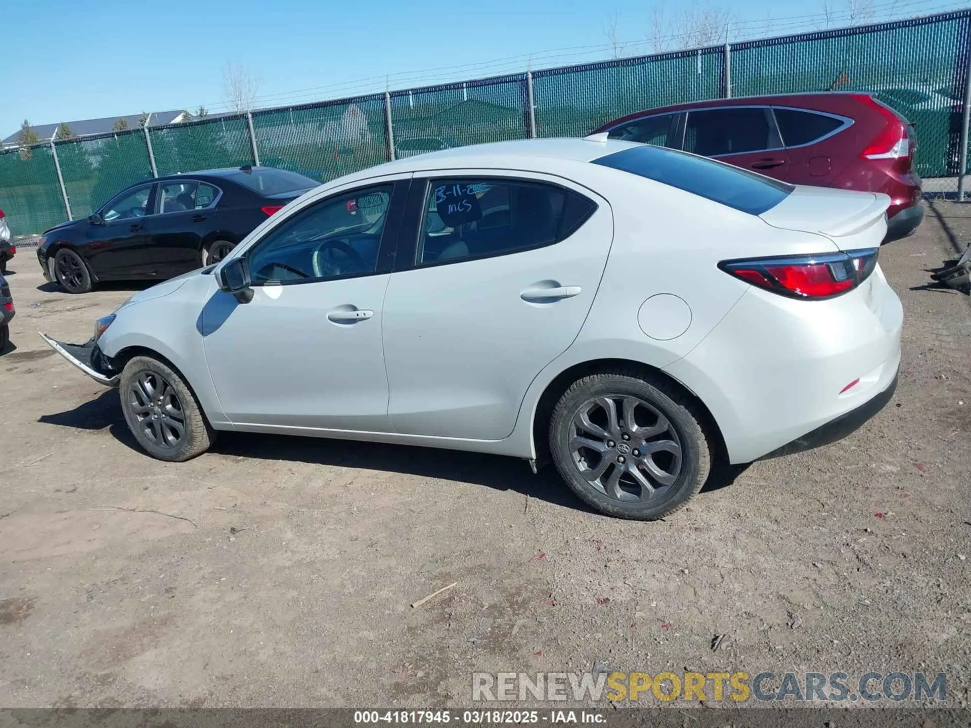 14 fotografías del automóvil dañado 3MYDLBYV9KY523922 TOYOTA YARIS 2019
