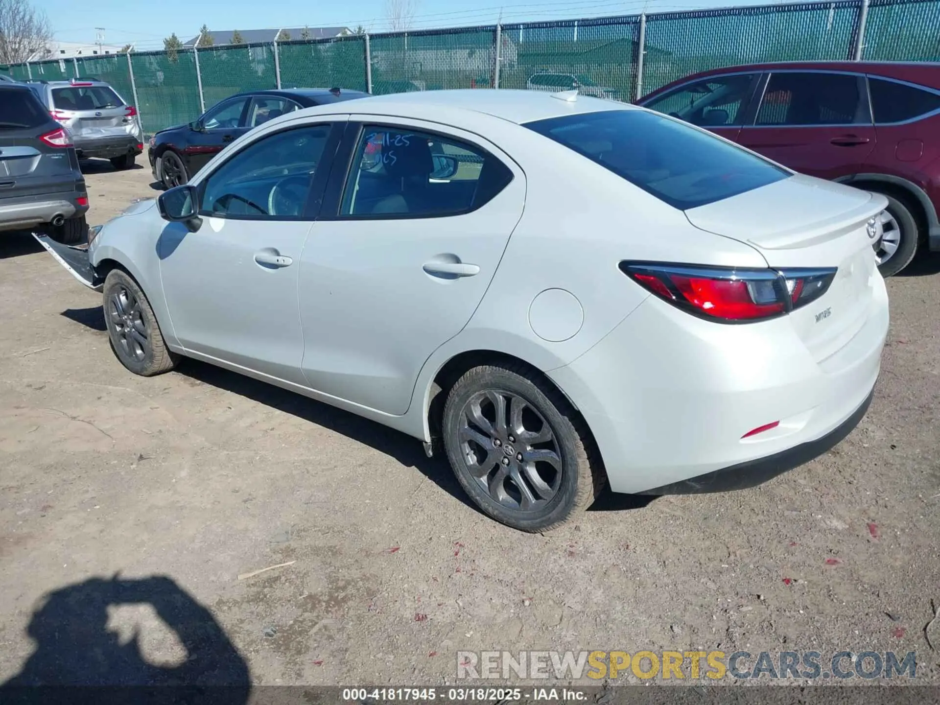 3 fotografías del automóvil dañado 3MYDLBYV9KY523922 TOYOTA YARIS 2019