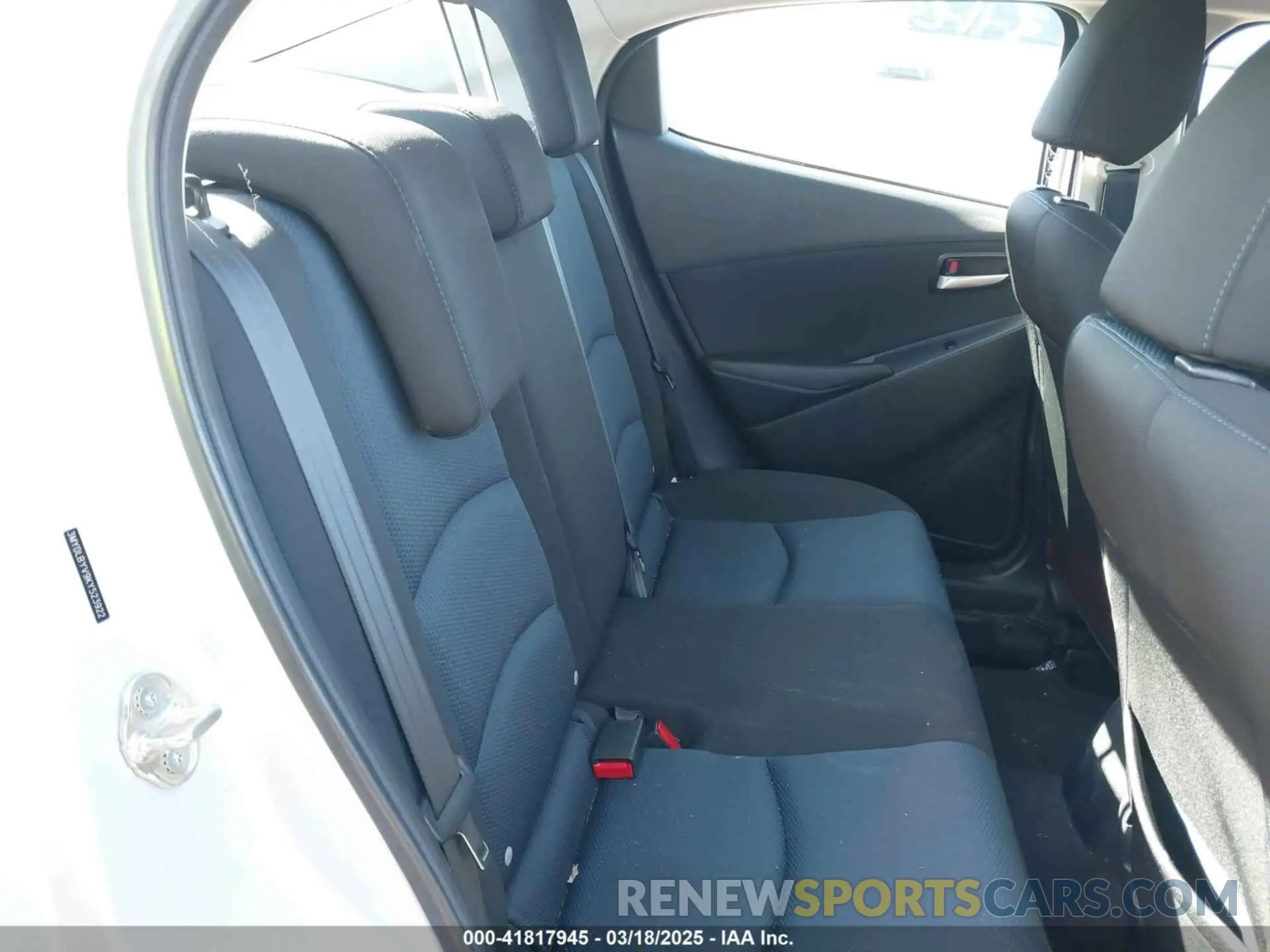8 fotografías del automóvil dañado 3MYDLBYV9KY523922 TOYOTA YARIS 2019
