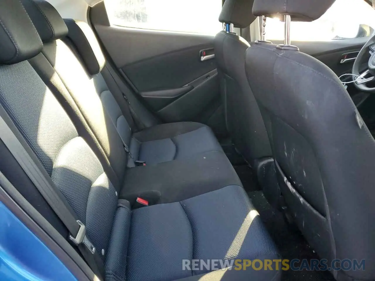10 fotografías del automóvil dañado 3MYDLBYV9KY526643 TOYOTA YARIS 2019