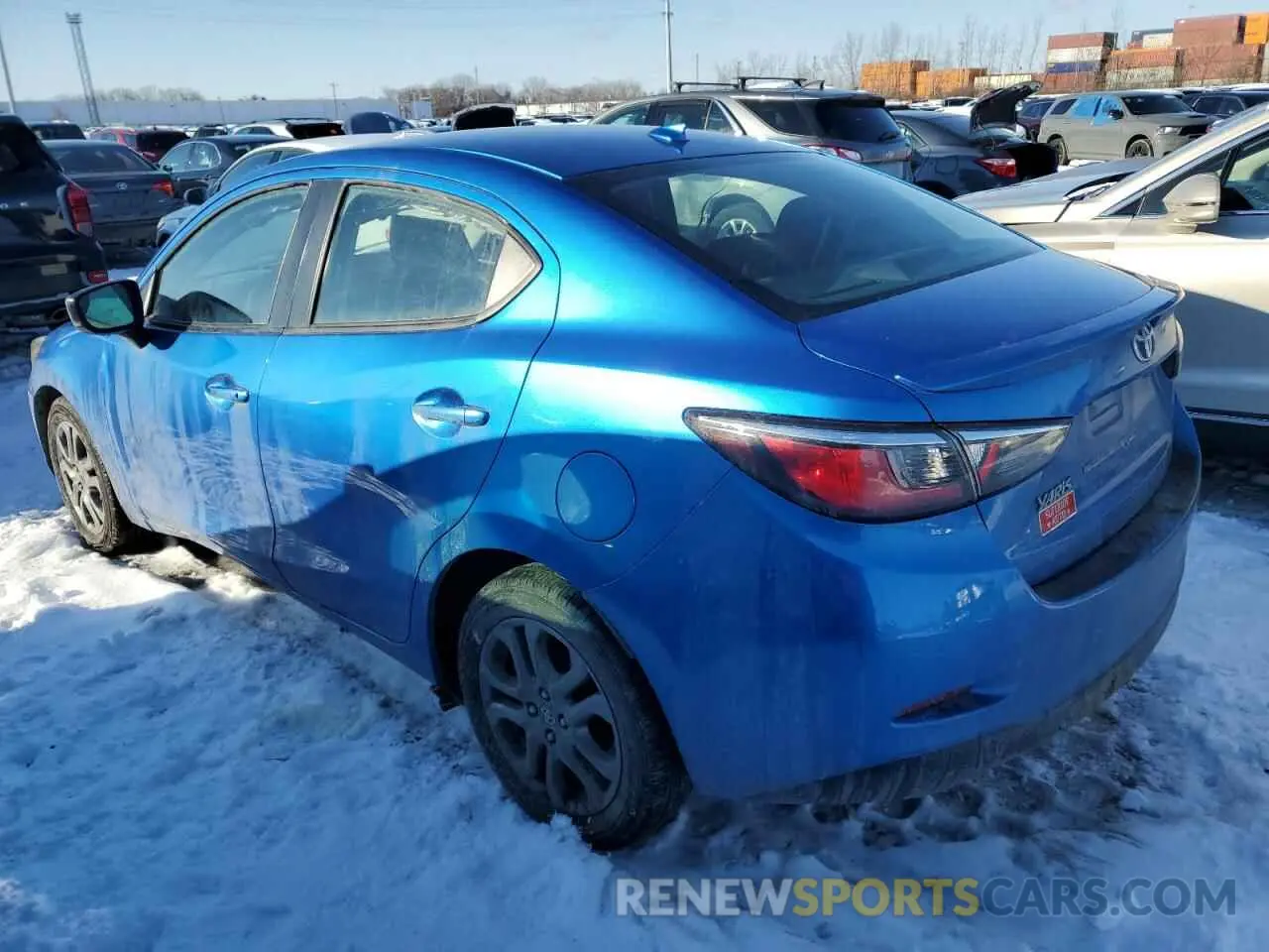 2 fotografías del automóvil dañado 3MYDLBYV9KY526643 TOYOTA YARIS 2019