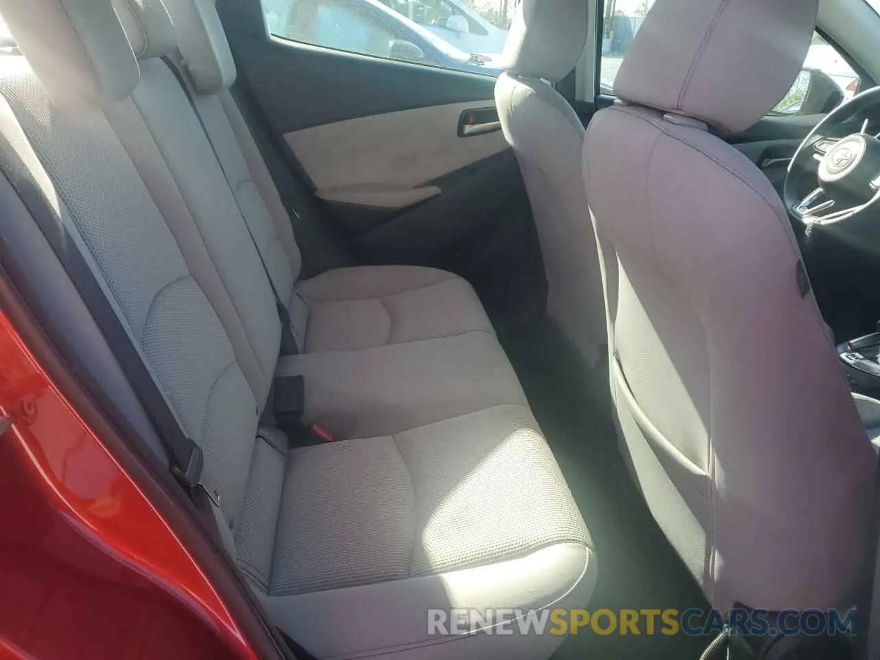 10 fotografías del automóvil dañado 3MYDLBYV9KY527940 TOYOTA YARIS 2019