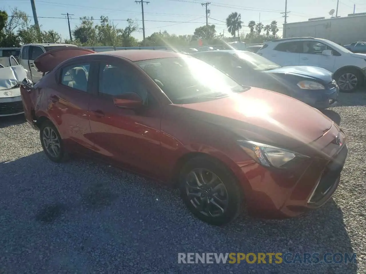 4 fotografías del automóvil dañado 3MYDLBYV9KY527940 TOYOTA YARIS 2019