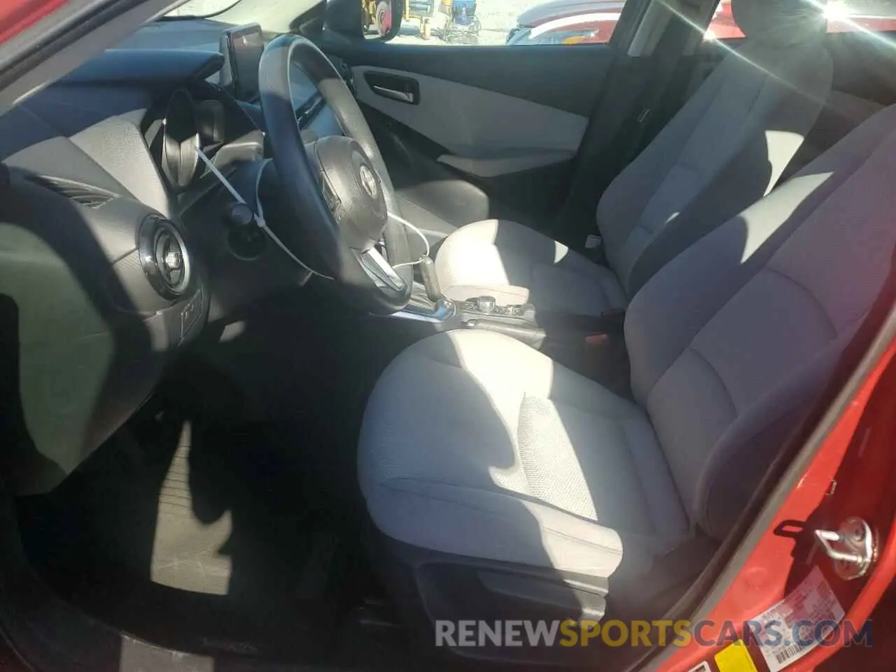 7 fotografías del automóvil dañado 3MYDLBYV9KY527940 TOYOTA YARIS 2019
