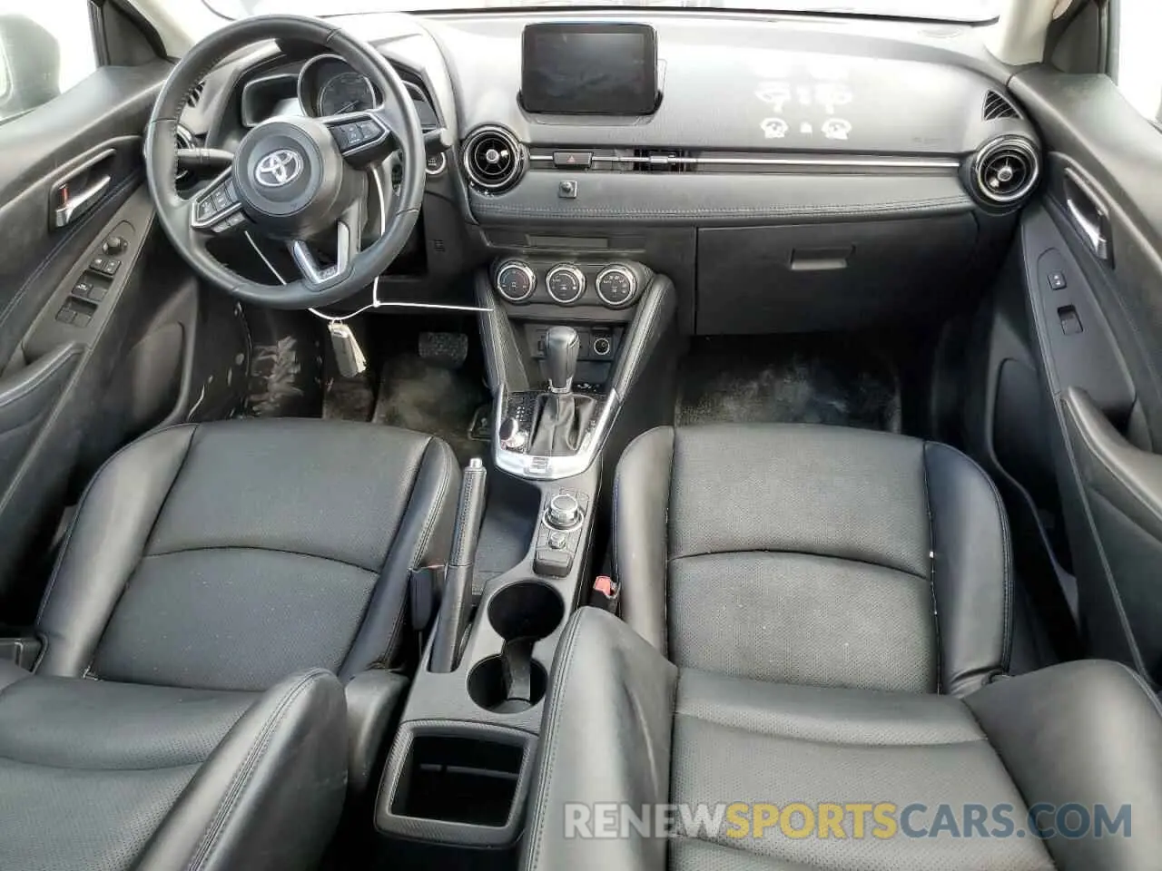 8 fotografías del automóvil dañado 3MYDLBYVXKY506188 TOYOTA YARIS 2019