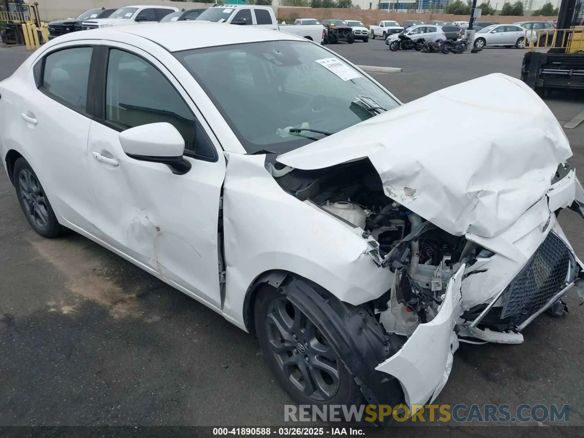 17 fotografías del automóvil dañado 3MYDLBYVXKY507258 TOYOTA YARIS 2019