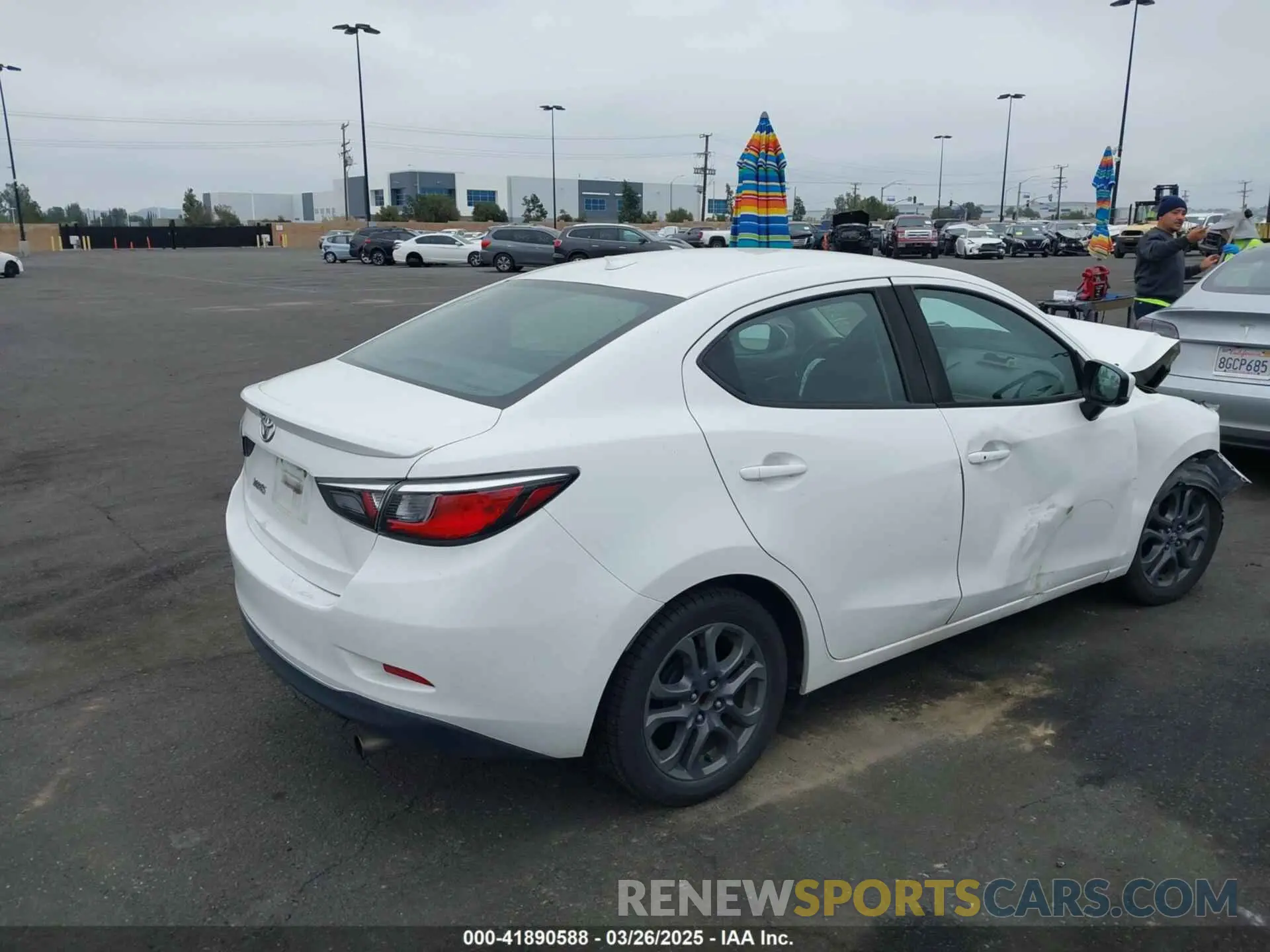 4 fotografías del automóvil dañado 3MYDLBYVXKY507258 TOYOTA YARIS 2019