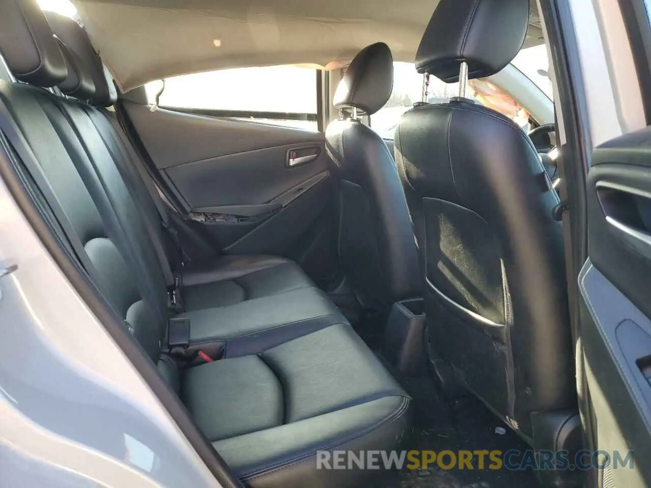10 fotografías del automóvil dañado 3MYDLBYVXKY507339 TOYOTA YARIS 2019