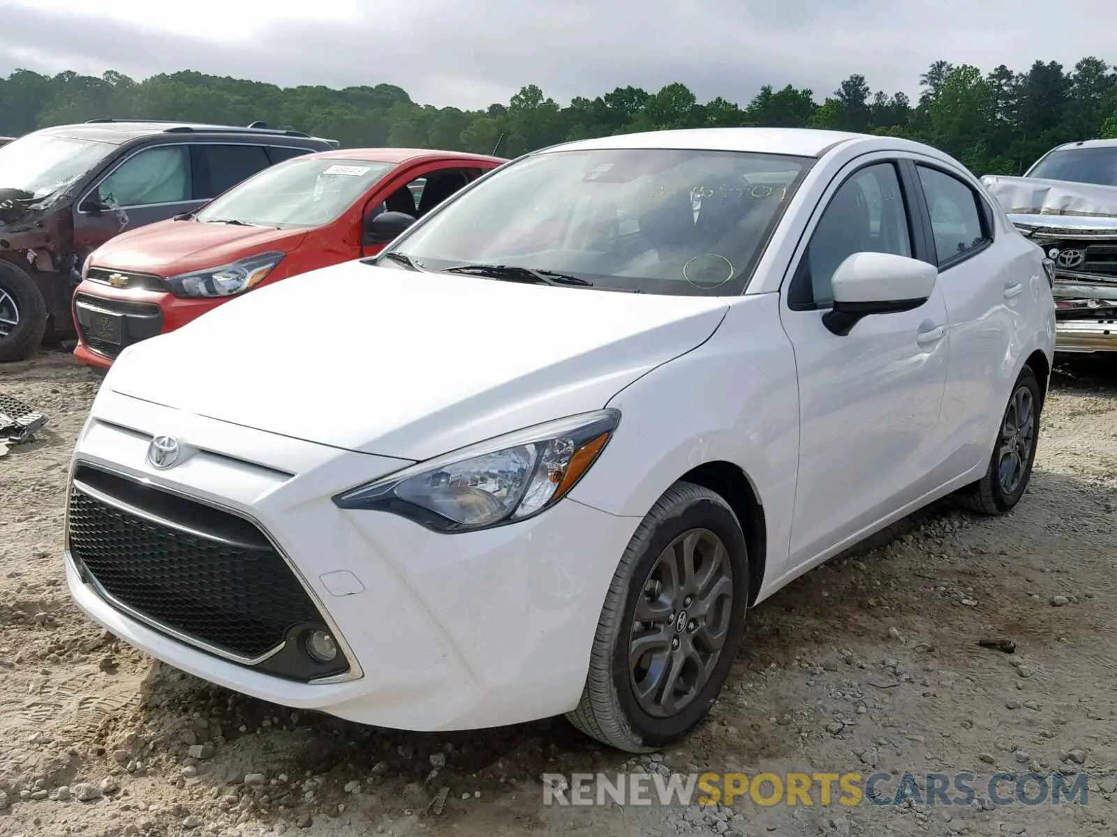 2 fotografías del automóvil dañado 3MYDLBYVXKY513304 TOYOTA YARIS 2019