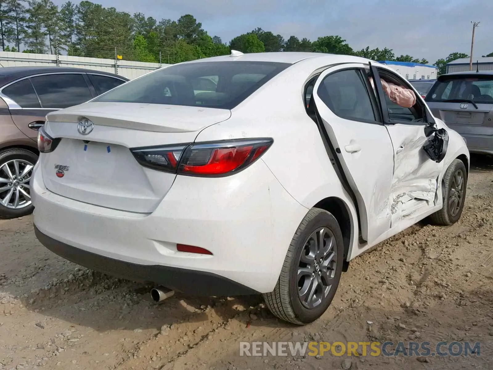 4 fotografías del automóvil dañado 3MYDLBYVXKY513304 TOYOTA YARIS 2019