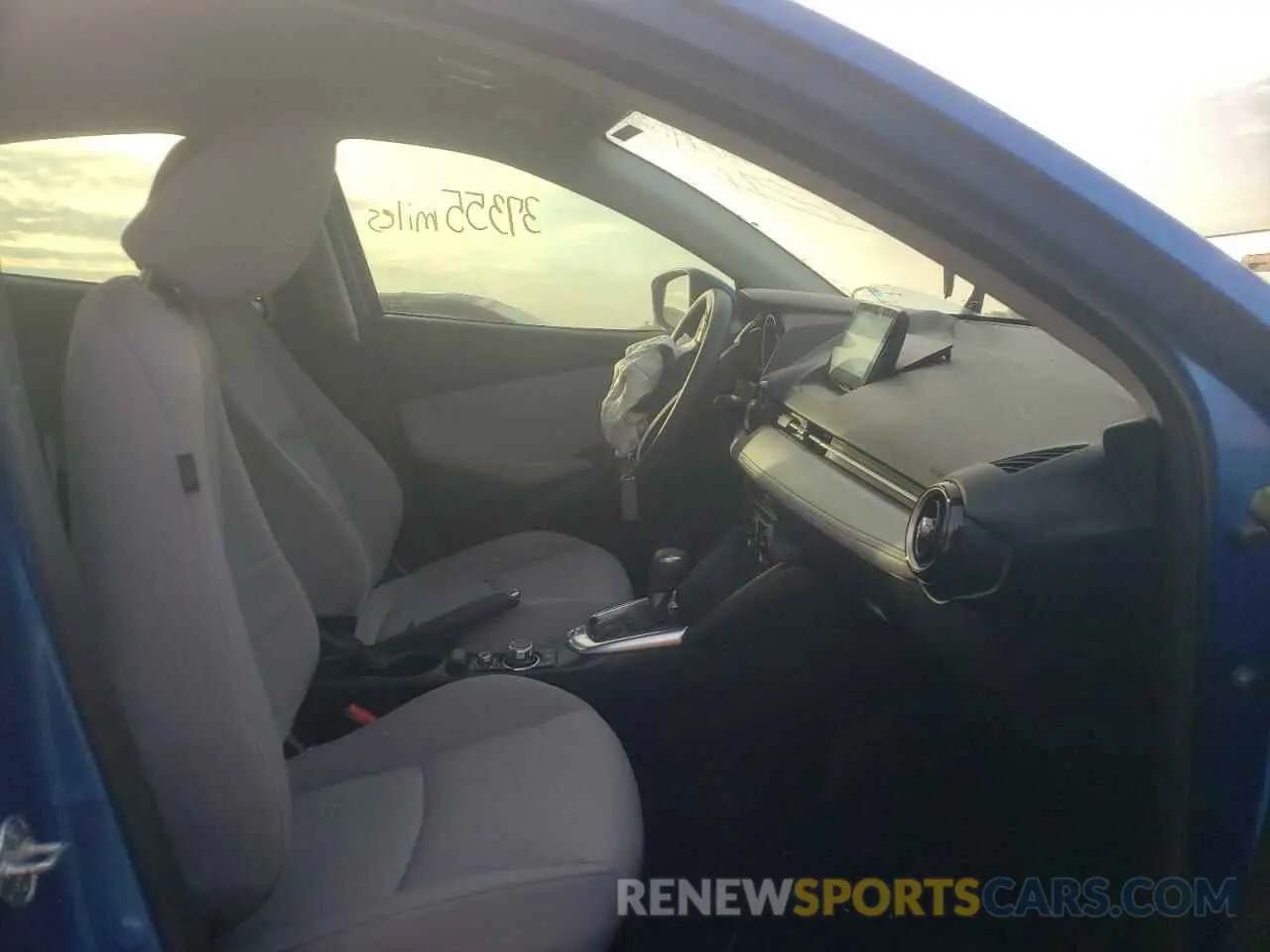 5 fotografías del automóvil dañado 3MYDLBYVXKY513996 TOYOTA YARIS 2019