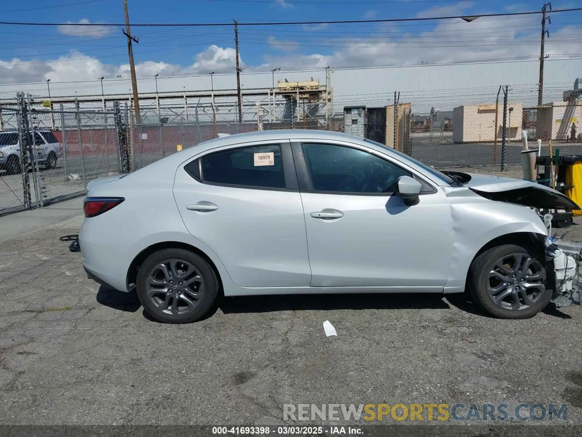 13 fotografías del automóvil dañado 3MYDLBYVXKY515604 TOYOTA YARIS 2019