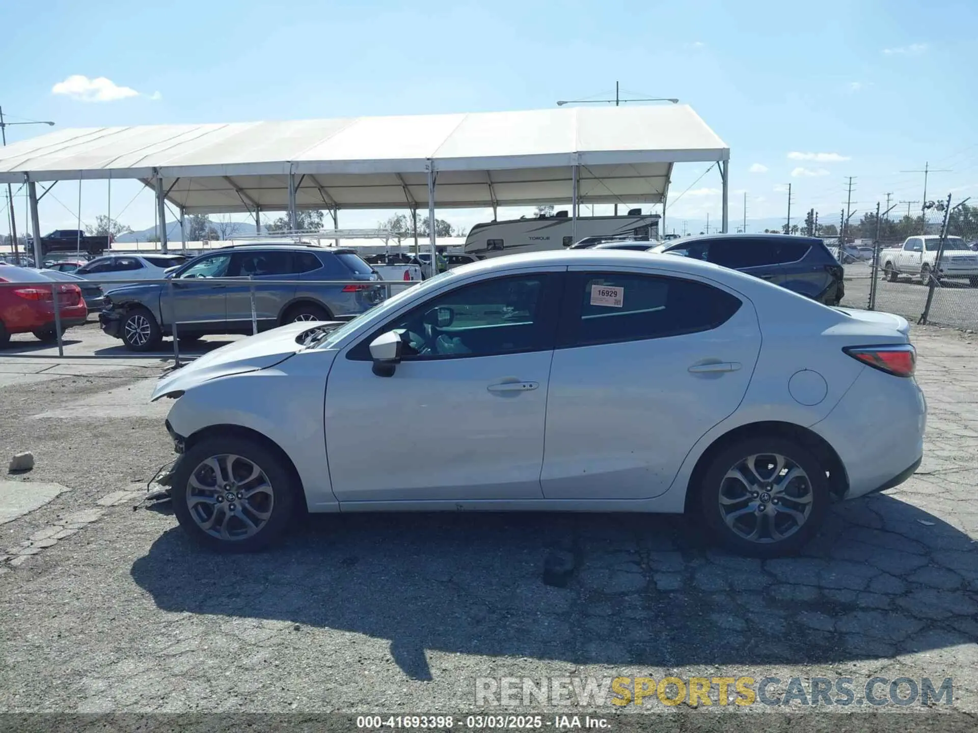 14 fotografías del automóvil dañado 3MYDLBYVXKY515604 TOYOTA YARIS 2019