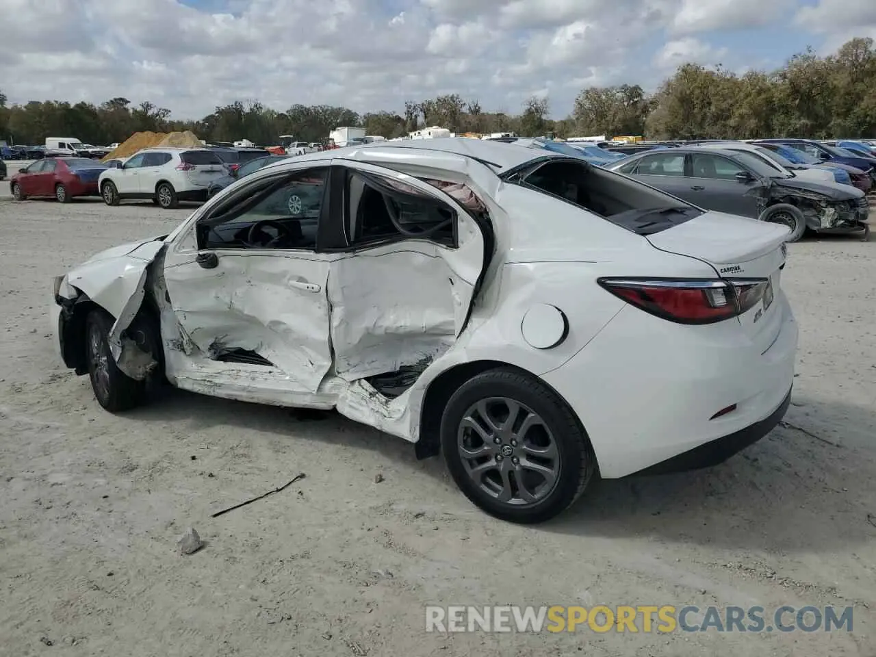 2 fotografías del automóvil dañado 3MYDLBYVXKY520673 TOYOTA YARIS 2019