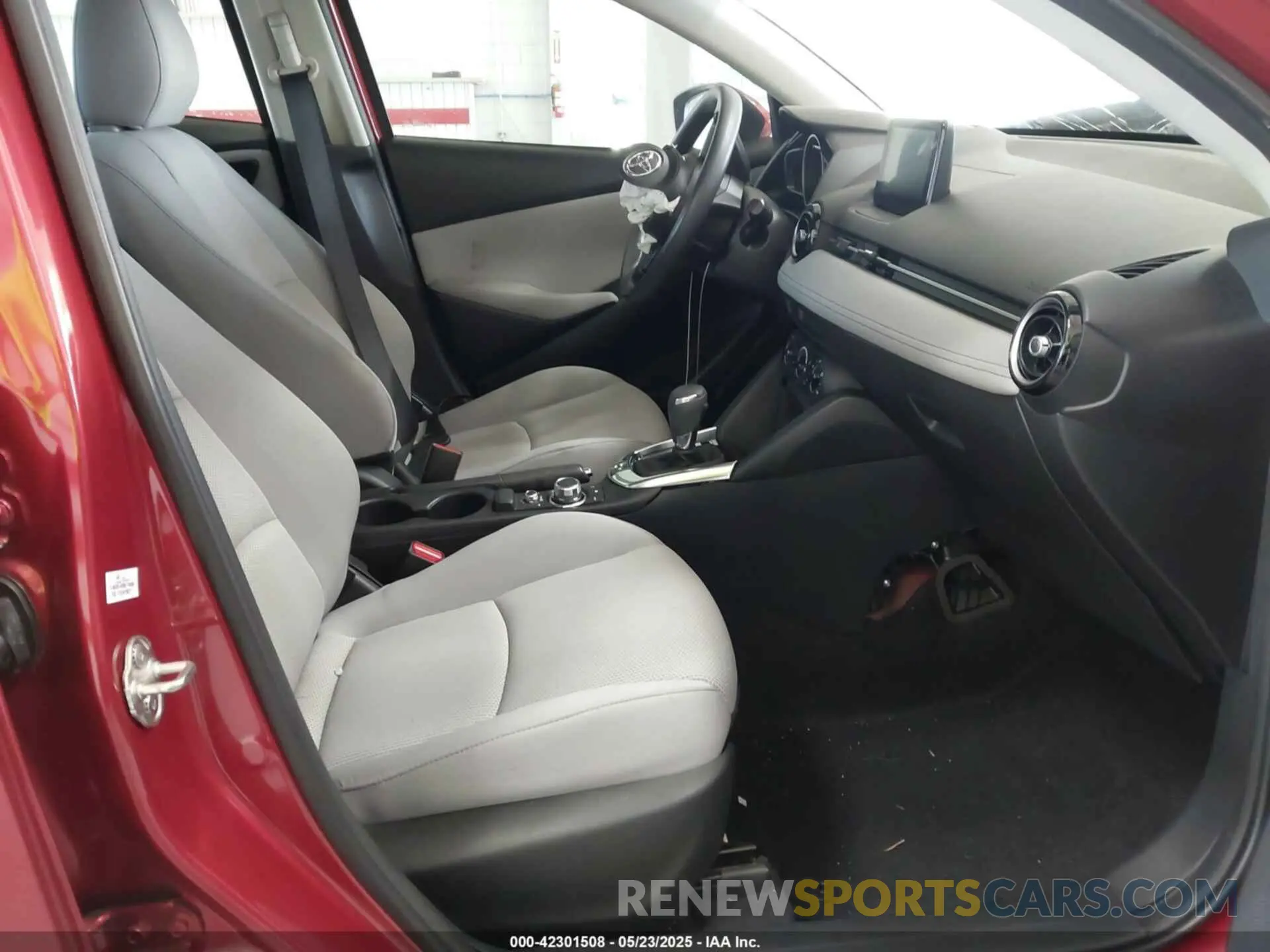 5 fotografías del automóvil dañado 3MYDLBYVXKY524593 TOYOTA YARIS 2019