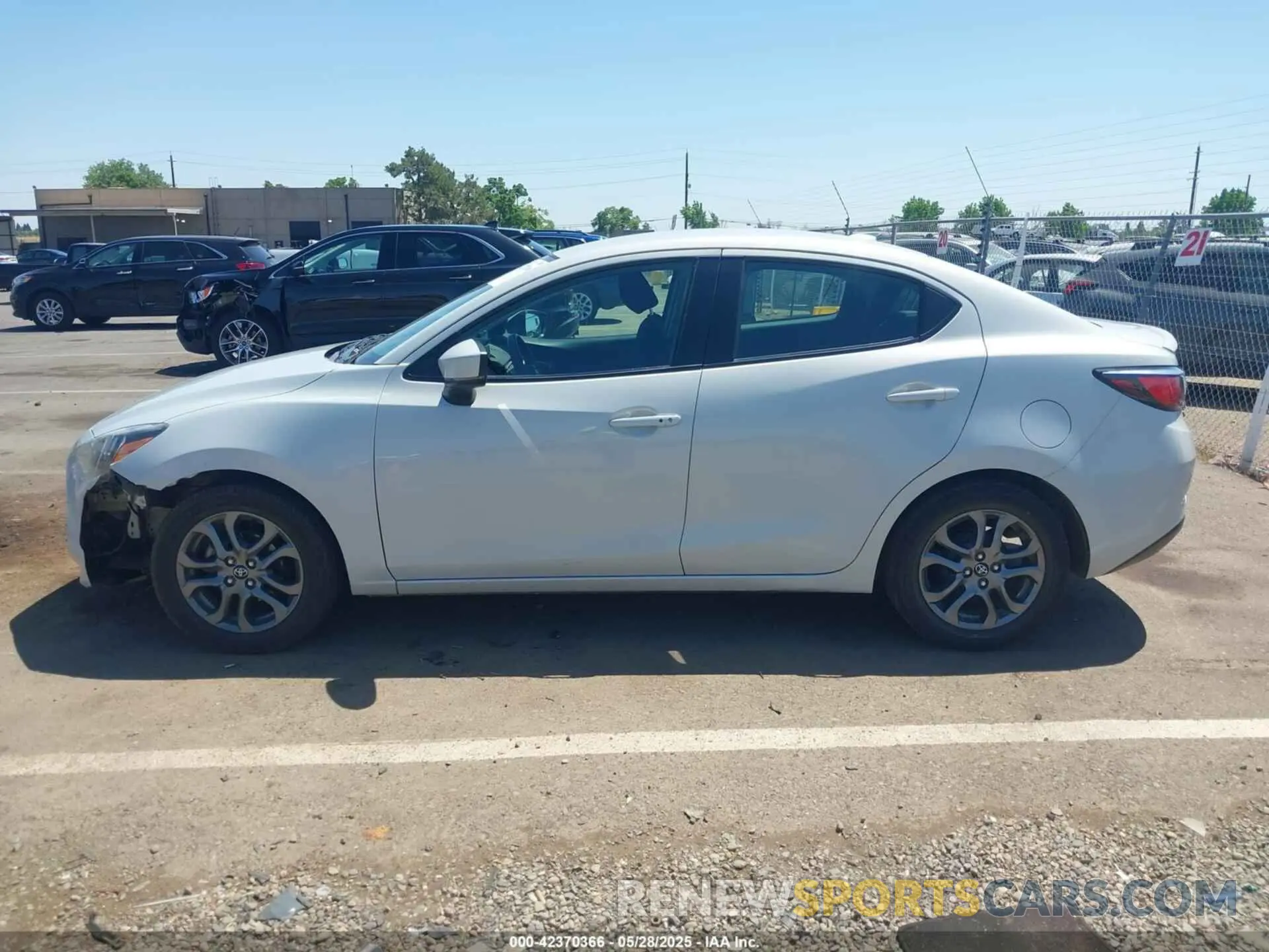14 fotografías del automóvil dañado 3MYDLBYVXKY524836 TOYOTA YARIS 2019