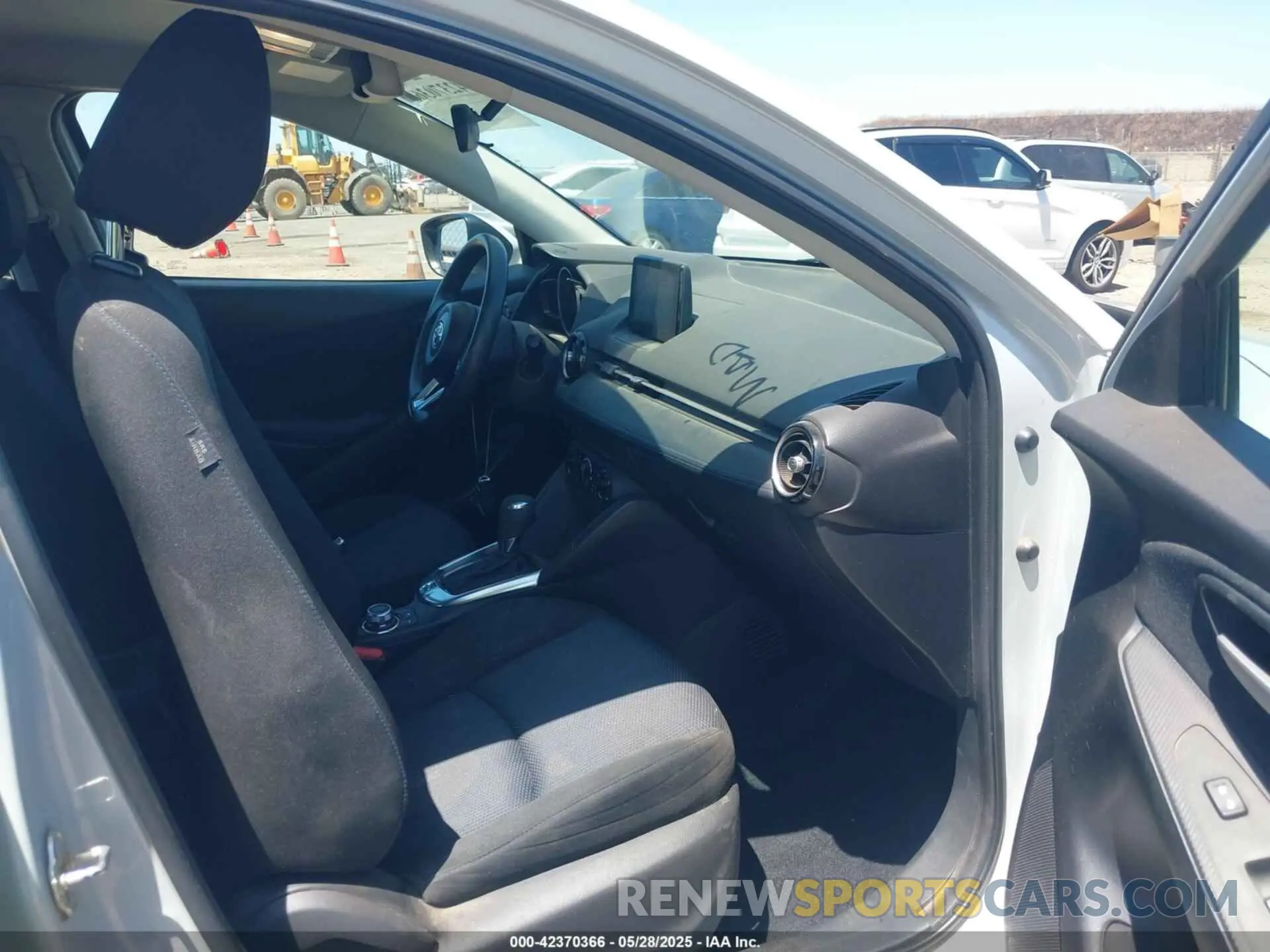 5 fotografías del automóvil dañado 3MYDLBYVXKY524836 TOYOTA YARIS 2019