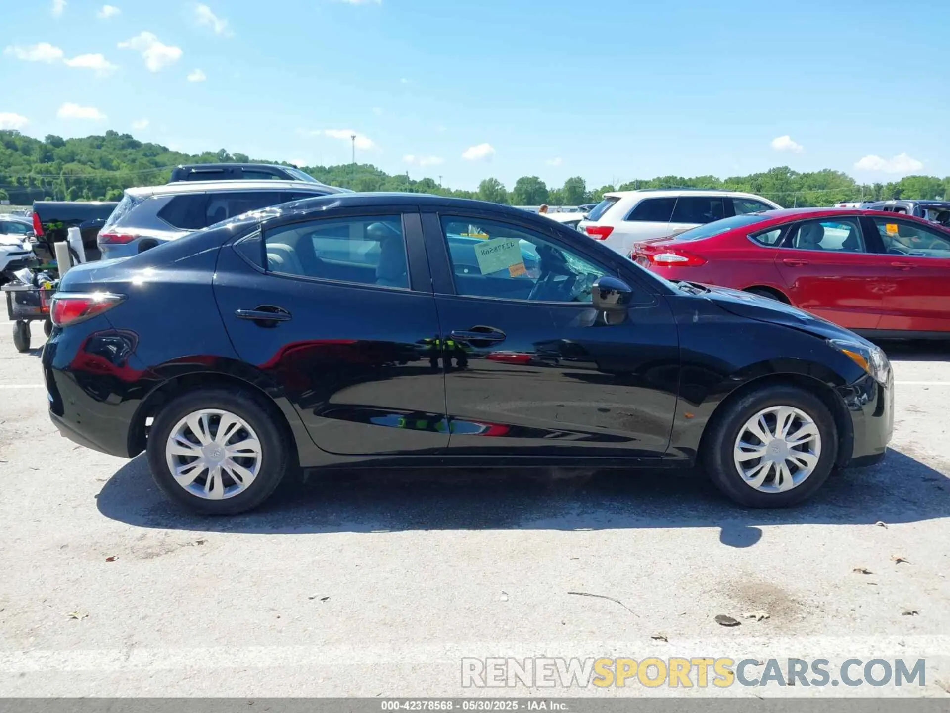 13 fotografías del automóvil dañado 3MYDLBYVXKY527526 TOYOTA YARIS 2019