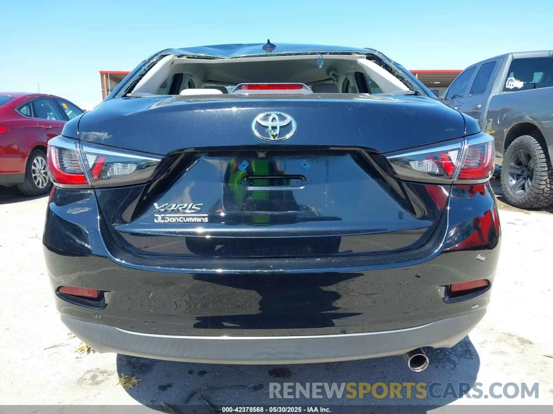 16 fotografías del automóvil dañado 3MYDLBYVXKY527526 TOYOTA YARIS 2019