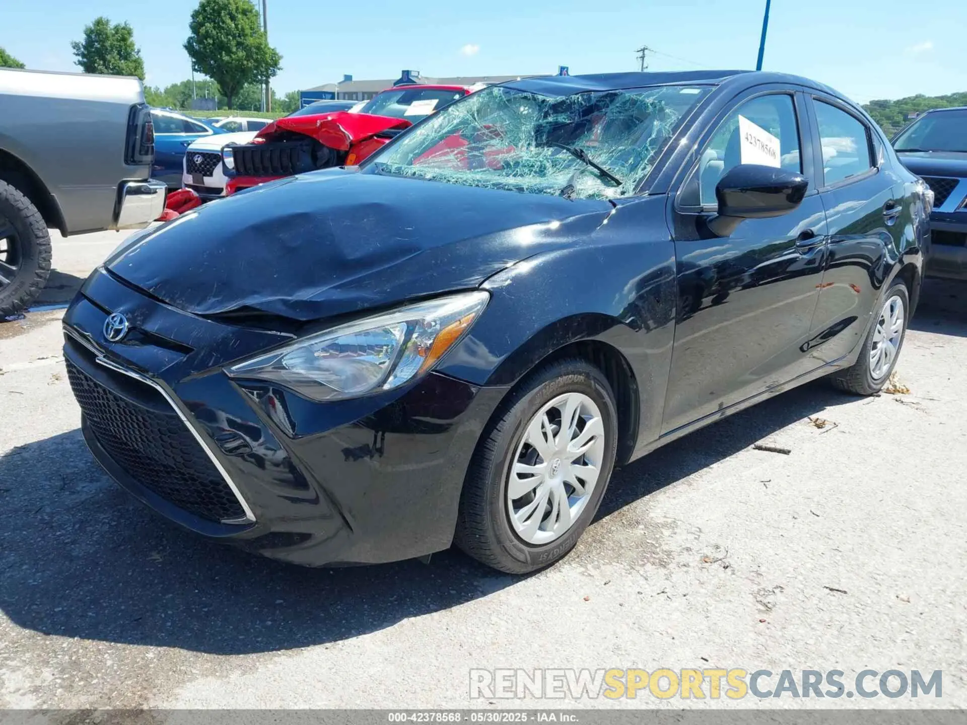2 fotografías del automóvil dañado 3MYDLBYVXKY527526 TOYOTA YARIS 2019