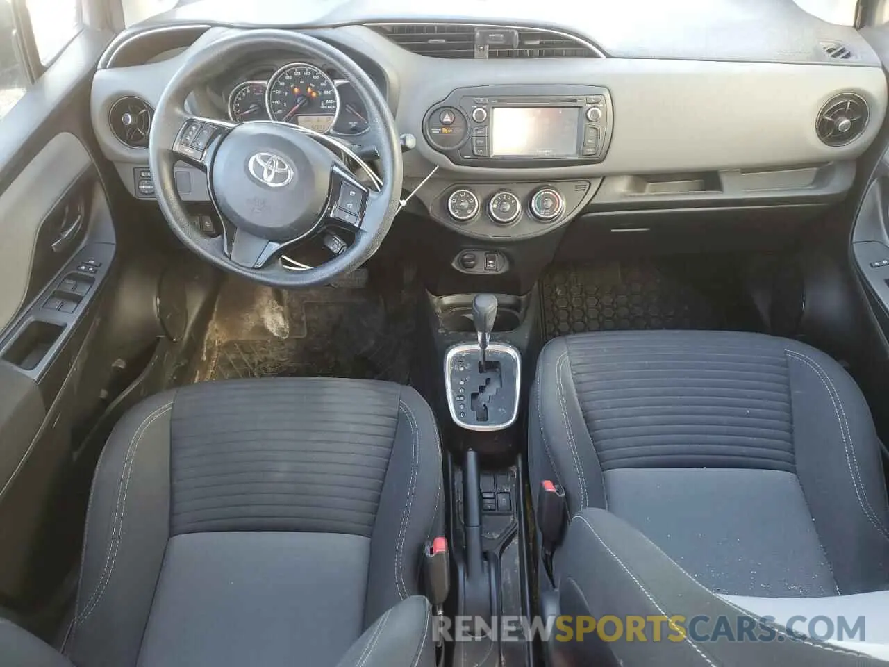 8 fotografías del automóvil dañado VNKKTUD34KA101011 TOYOTA YARIS 2019