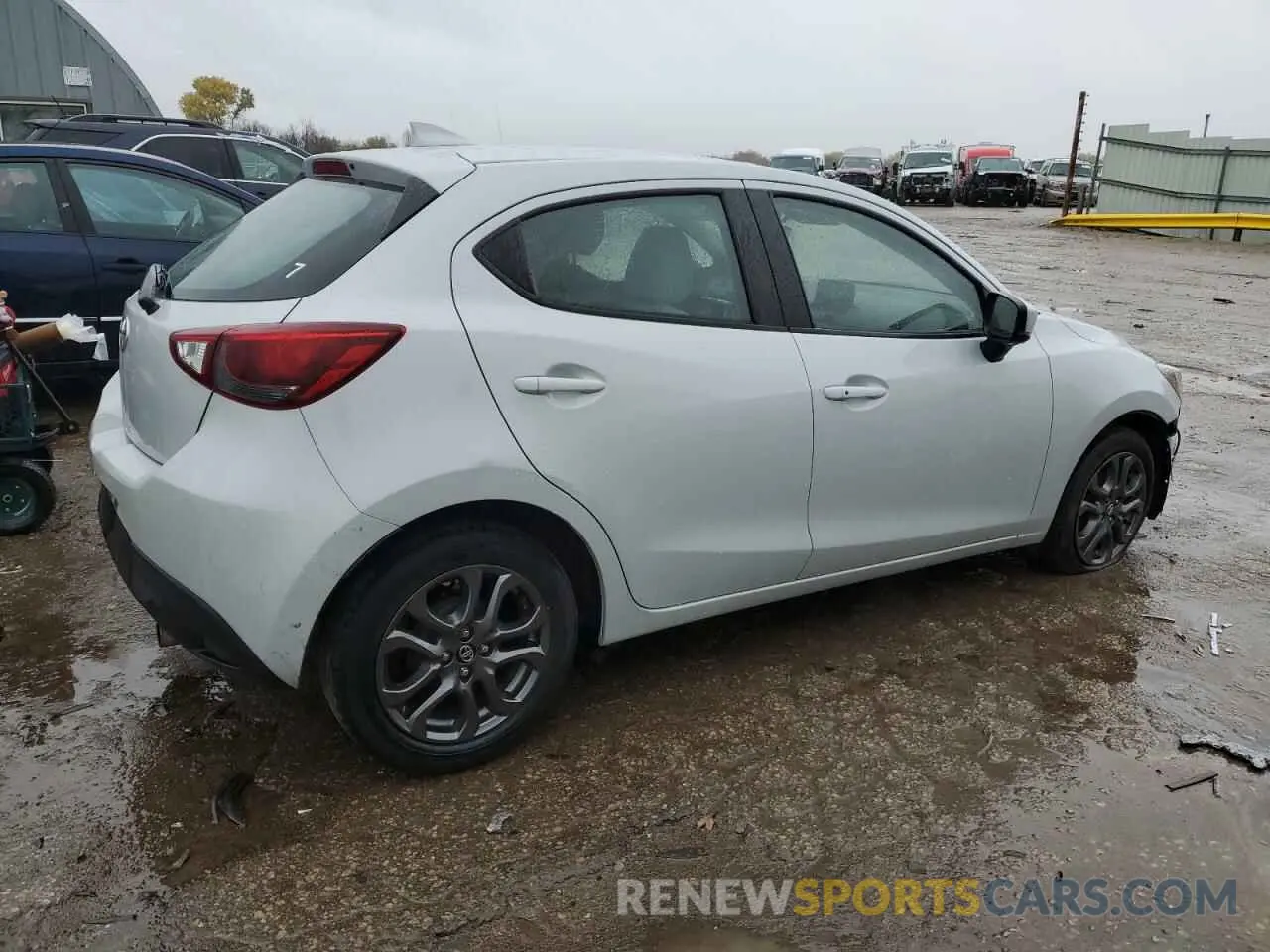 3 fotografías del automóvil dañado 3MYDLBJV0LY701681 TOYOTA YARIS 2020