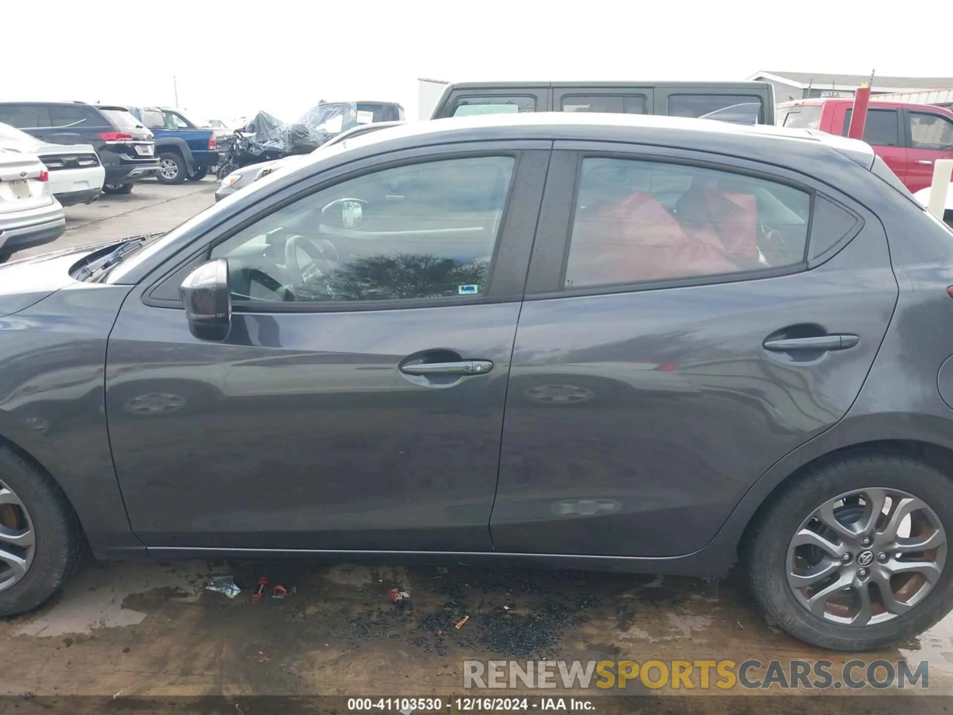 15 fotografías del automóvil dañado 3MYDLBJV0LY704631 TOYOTA YARIS 2020