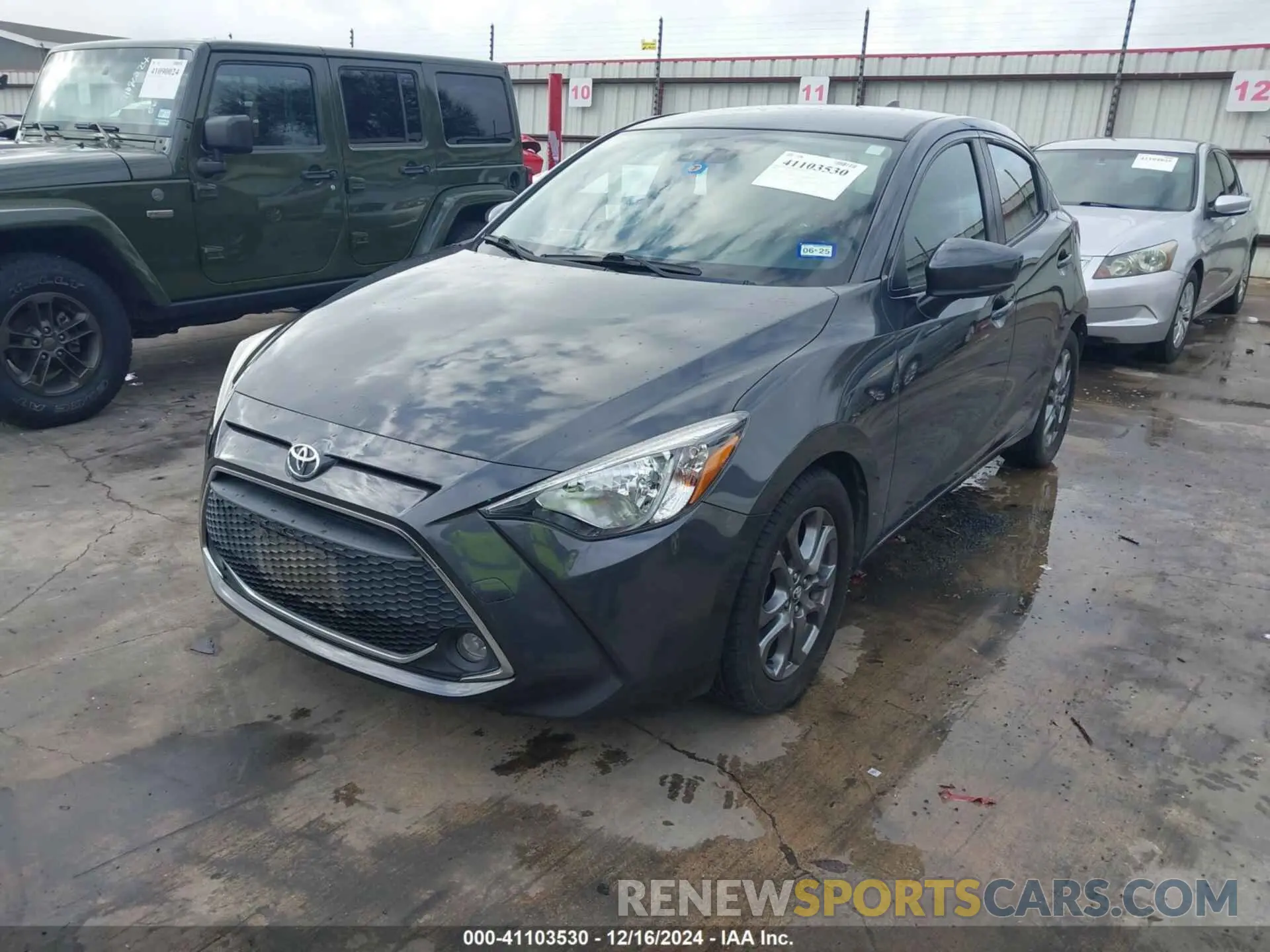 2 fotografías del automóvil dañado 3MYDLBJV0LY704631 TOYOTA YARIS 2020