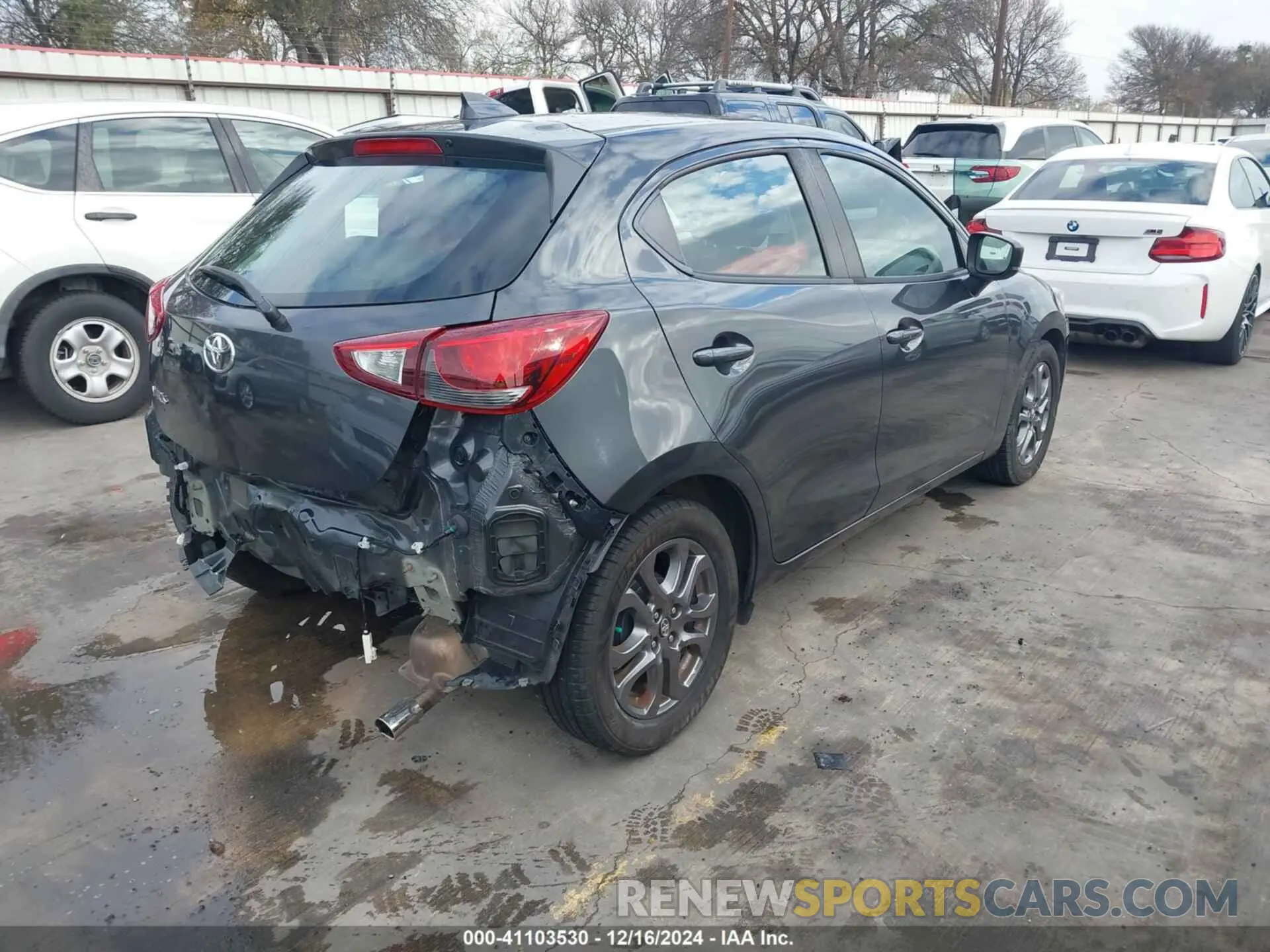 4 fotografías del automóvil dañado 3MYDLBJV0LY704631 TOYOTA YARIS 2020