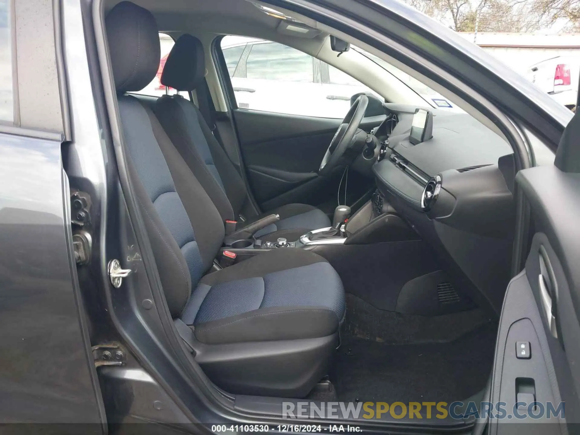 5 fotografías del automóvil dañado 3MYDLBJV0LY704631 TOYOTA YARIS 2020