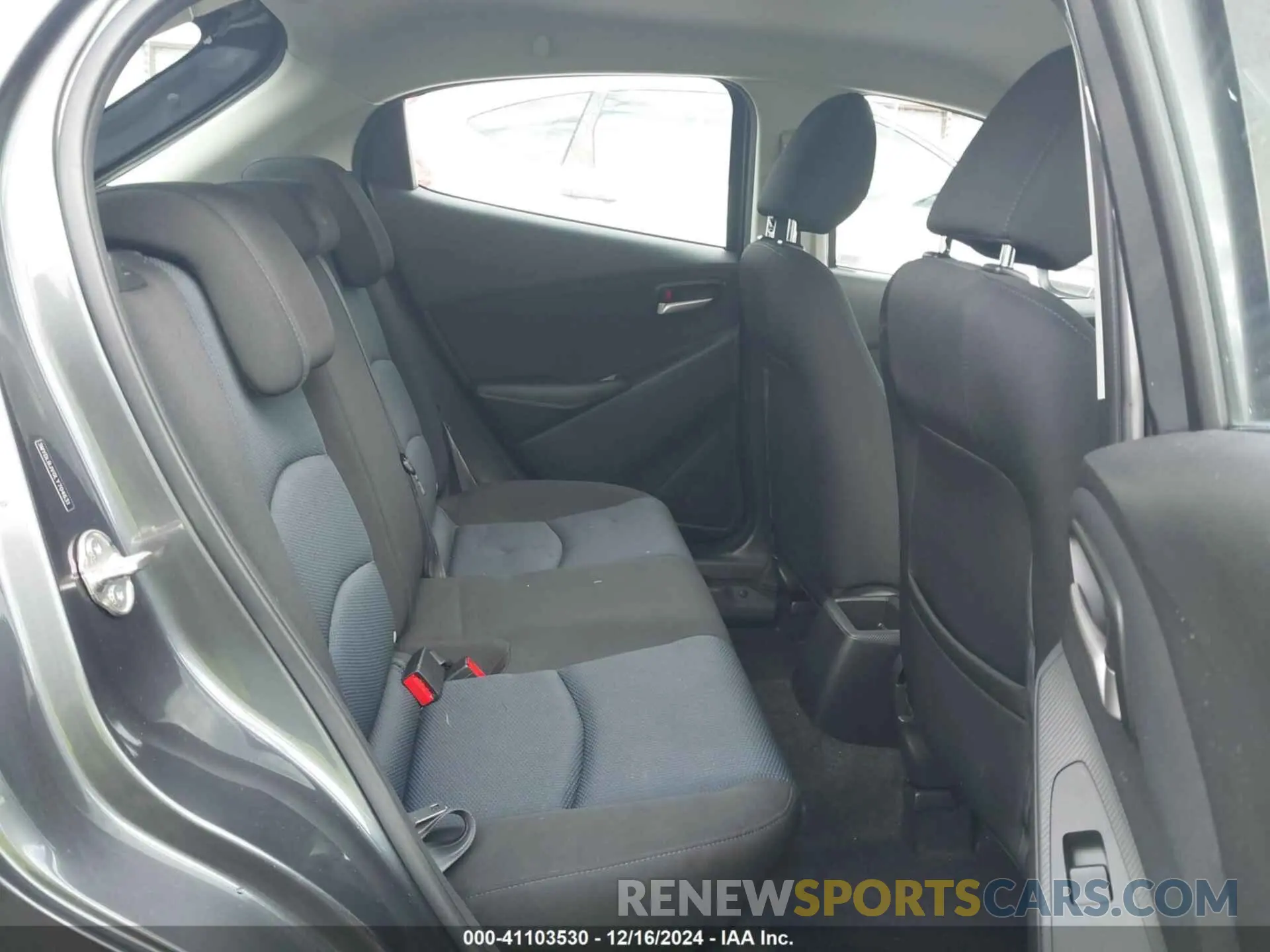 8 fotografías del automóvil dañado 3MYDLBJV0LY704631 TOYOTA YARIS 2020