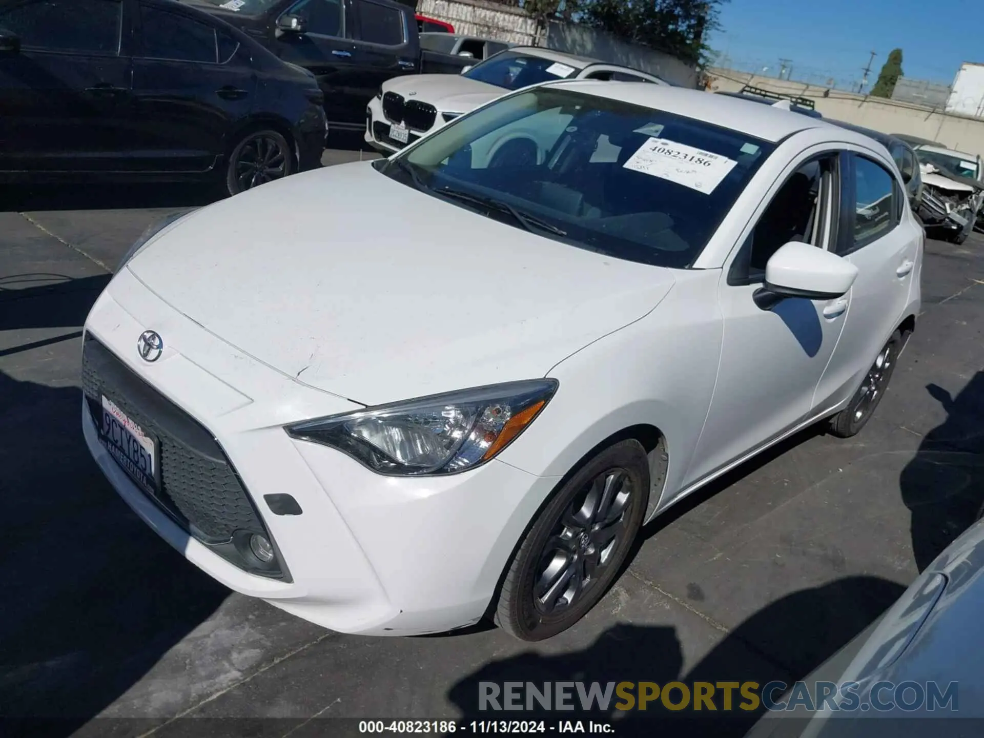 2 fotografías del automóvil dañado 3MYDLBJV0LY705634 TOYOTA YARIS 2020