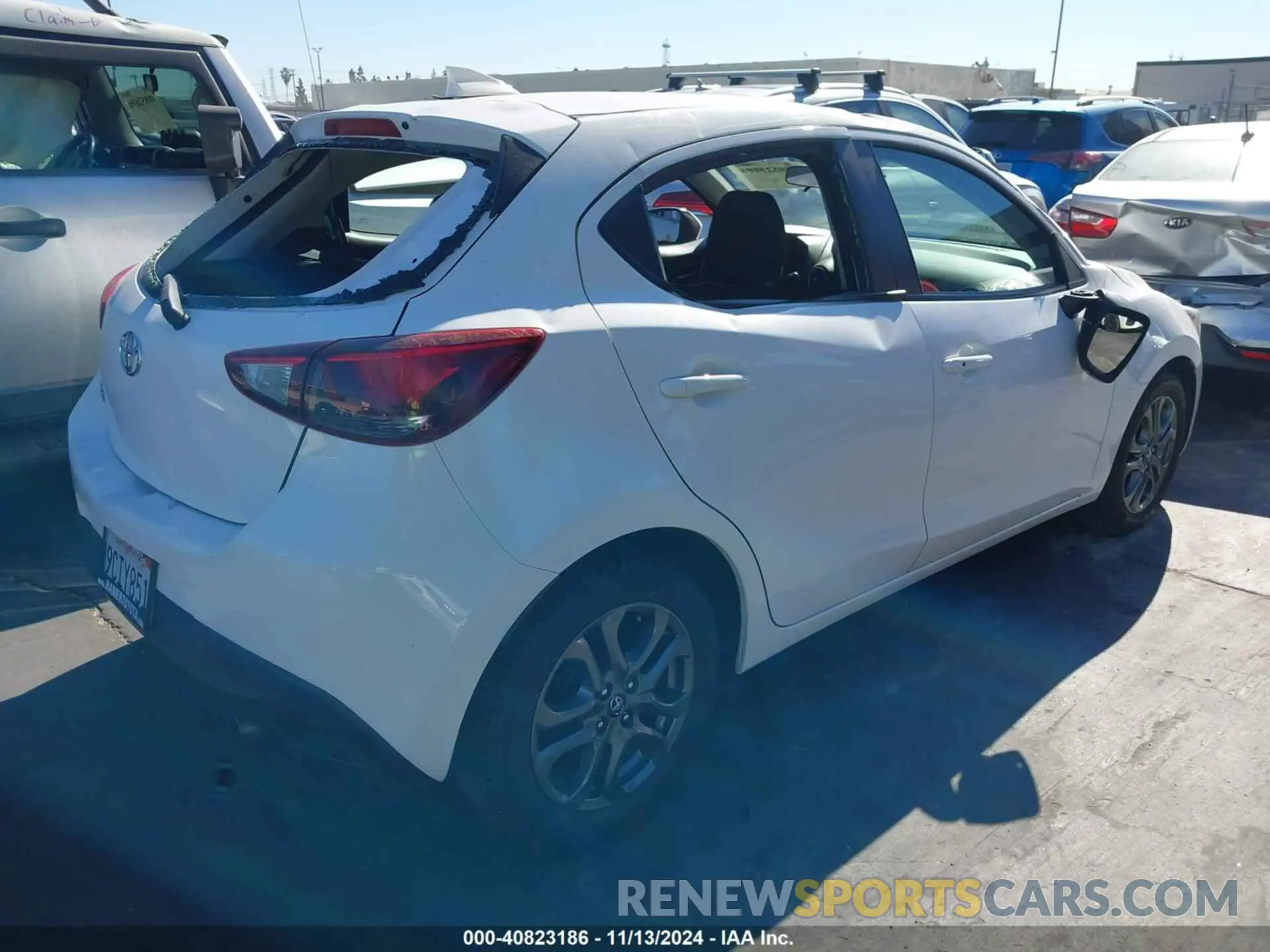 4 fotografías del automóvil dañado 3MYDLBJV0LY705634 TOYOTA YARIS 2020
