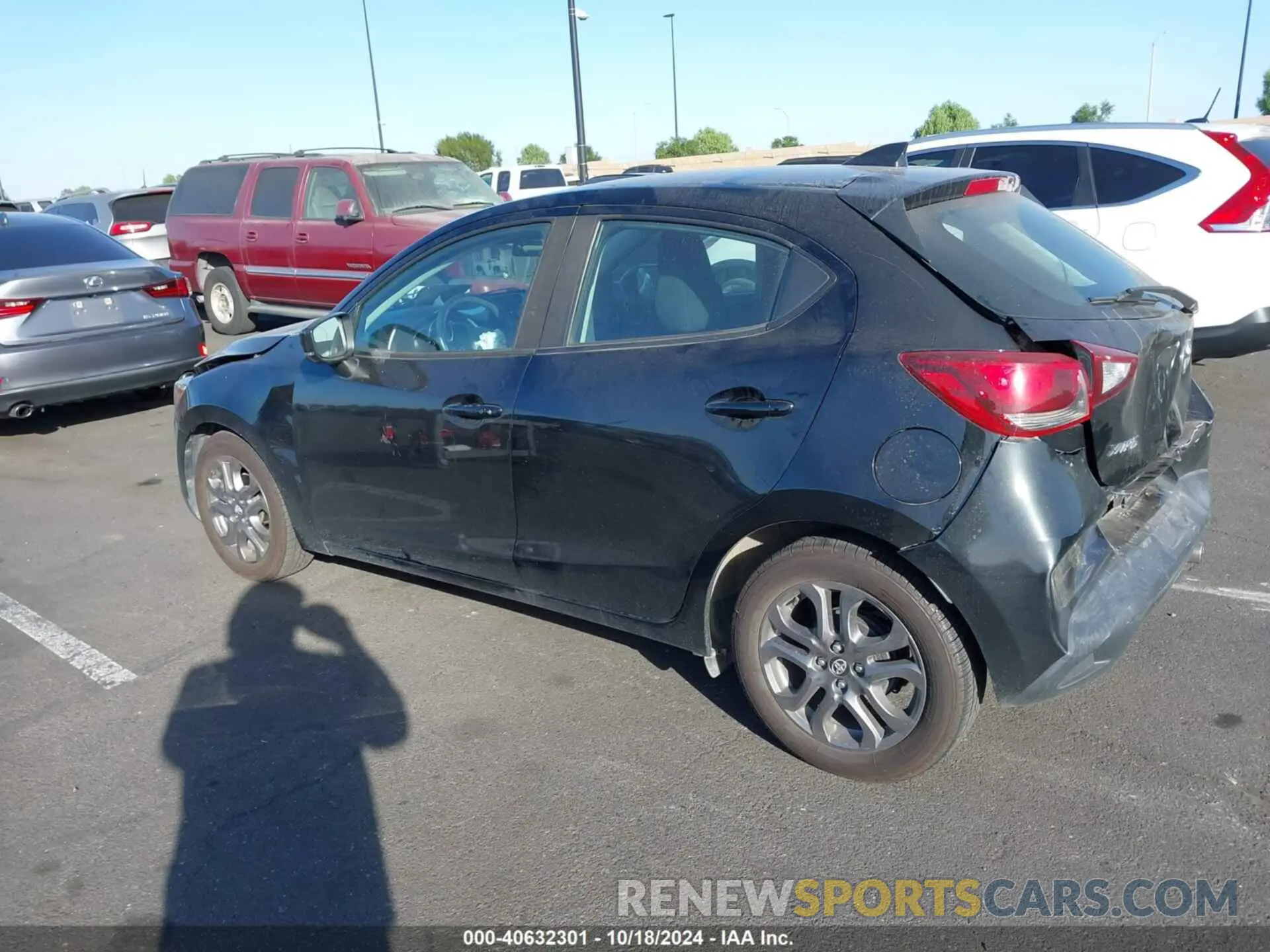 14 fotografías del automóvil dañado 3MYDLBJV1LY700443 TOYOTA YARIS 2020