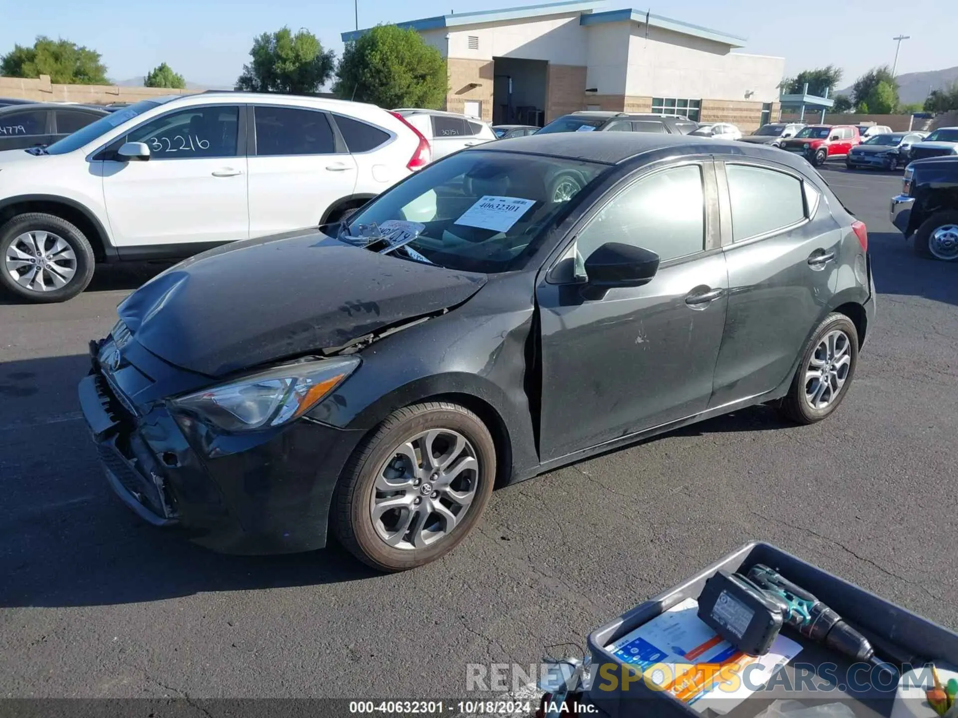 2 fotografías del automóvil dañado 3MYDLBJV1LY700443 TOYOTA YARIS 2020