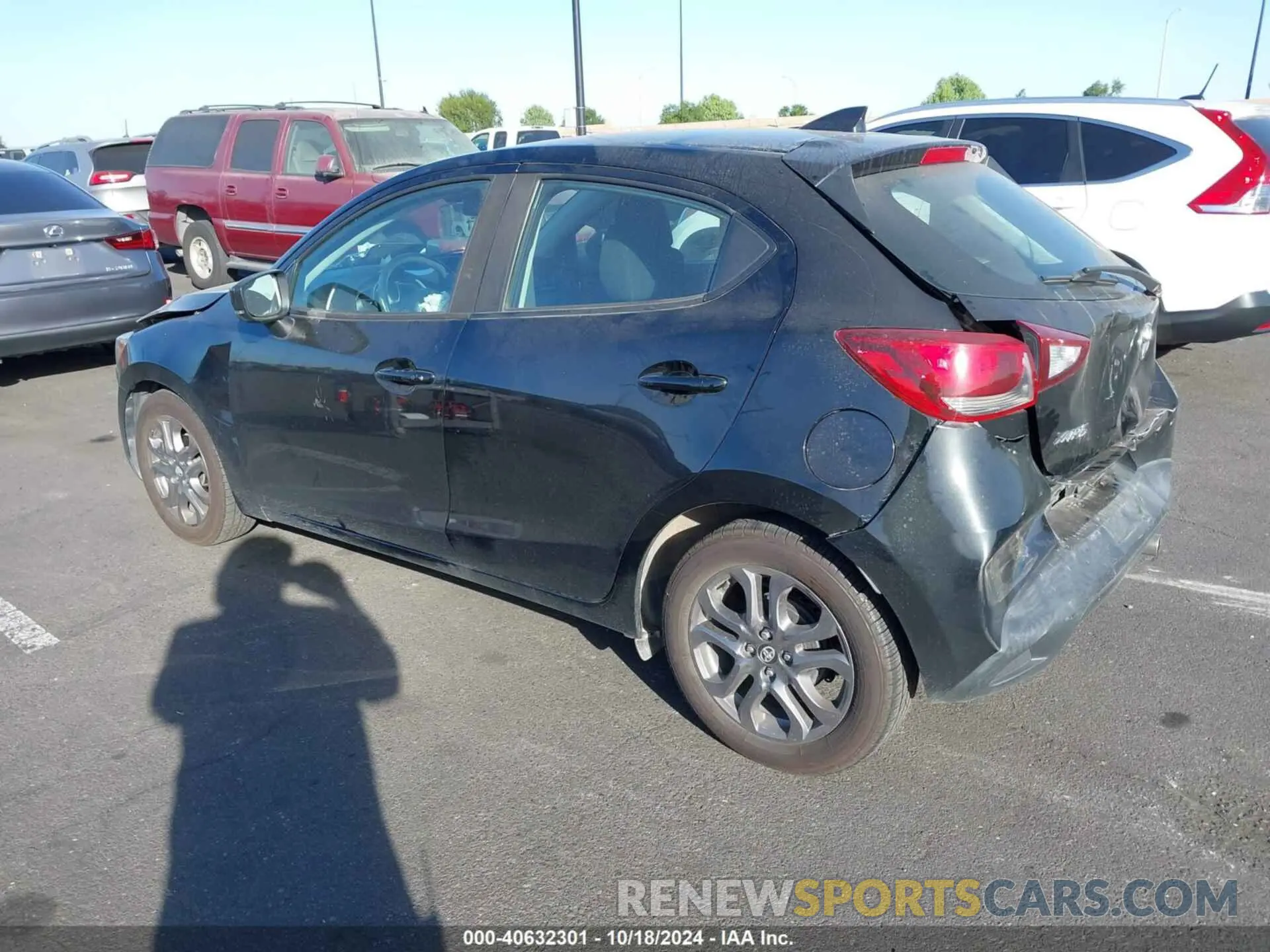 3 fotografías del automóvil dañado 3MYDLBJV1LY700443 TOYOTA YARIS 2020