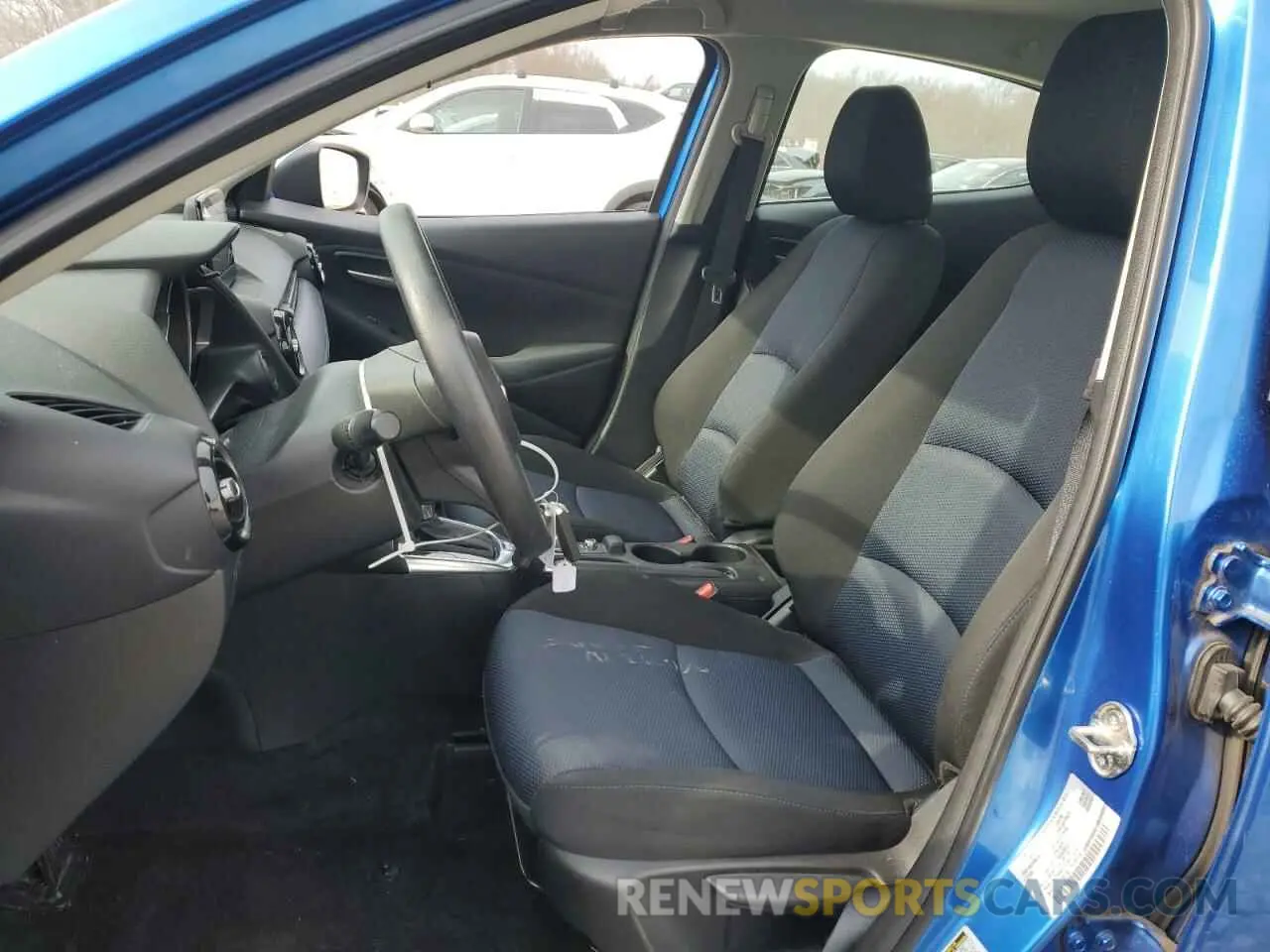 7 fotografías del automóvil dañado 3MYDLBJV1LY700720 TOYOTA YARIS 2020