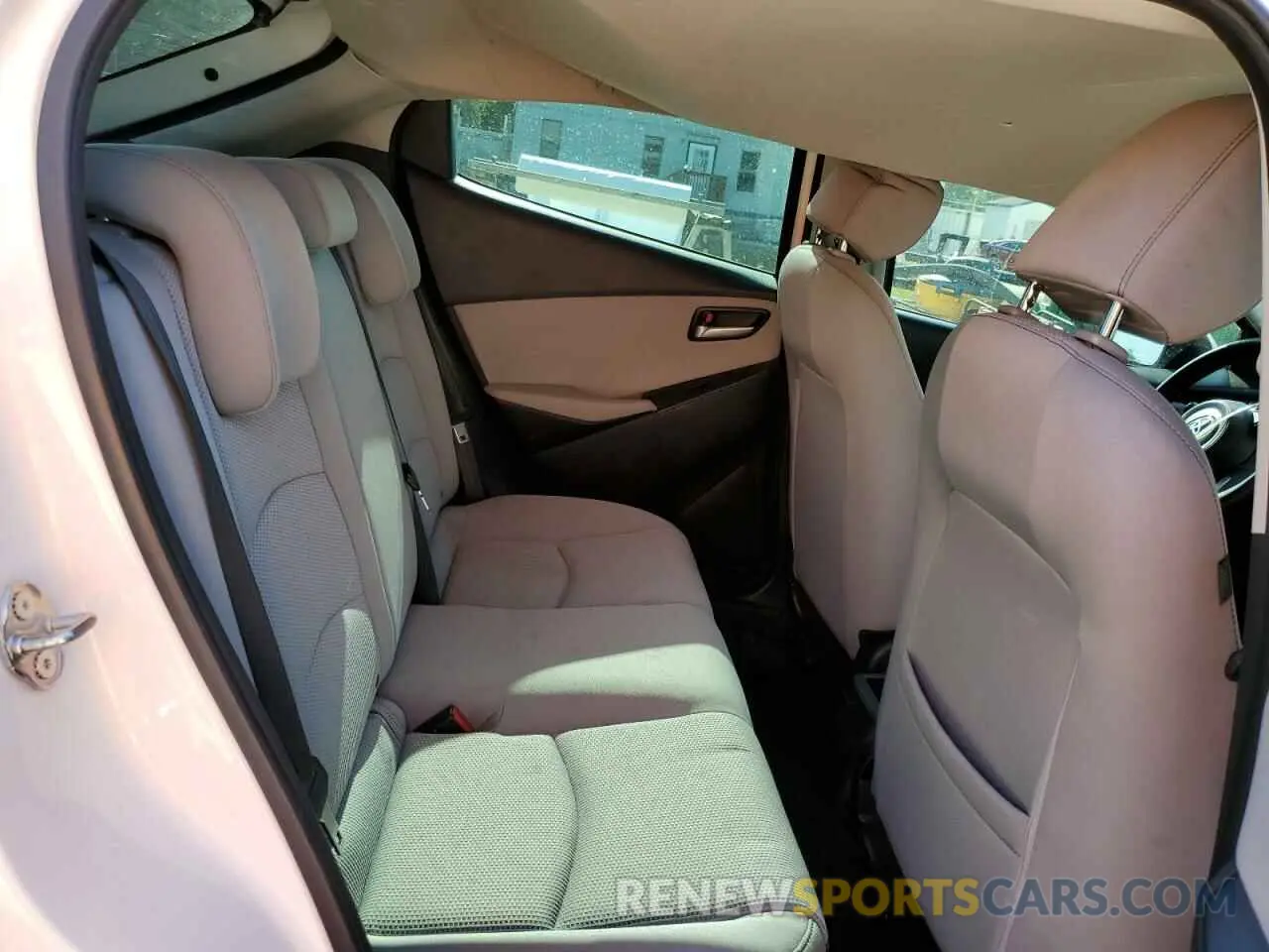 10 fotografías del automóvil dañado 3MYDLBJV1LY701432 TOYOTA YARIS 2020