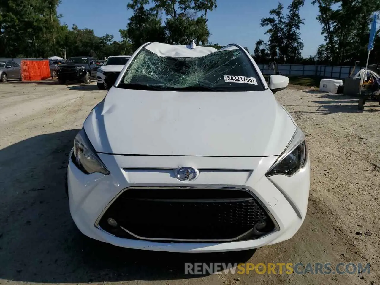 5 fotografías del automóvil dañado 3MYDLBJV1LY701432 TOYOTA YARIS 2020