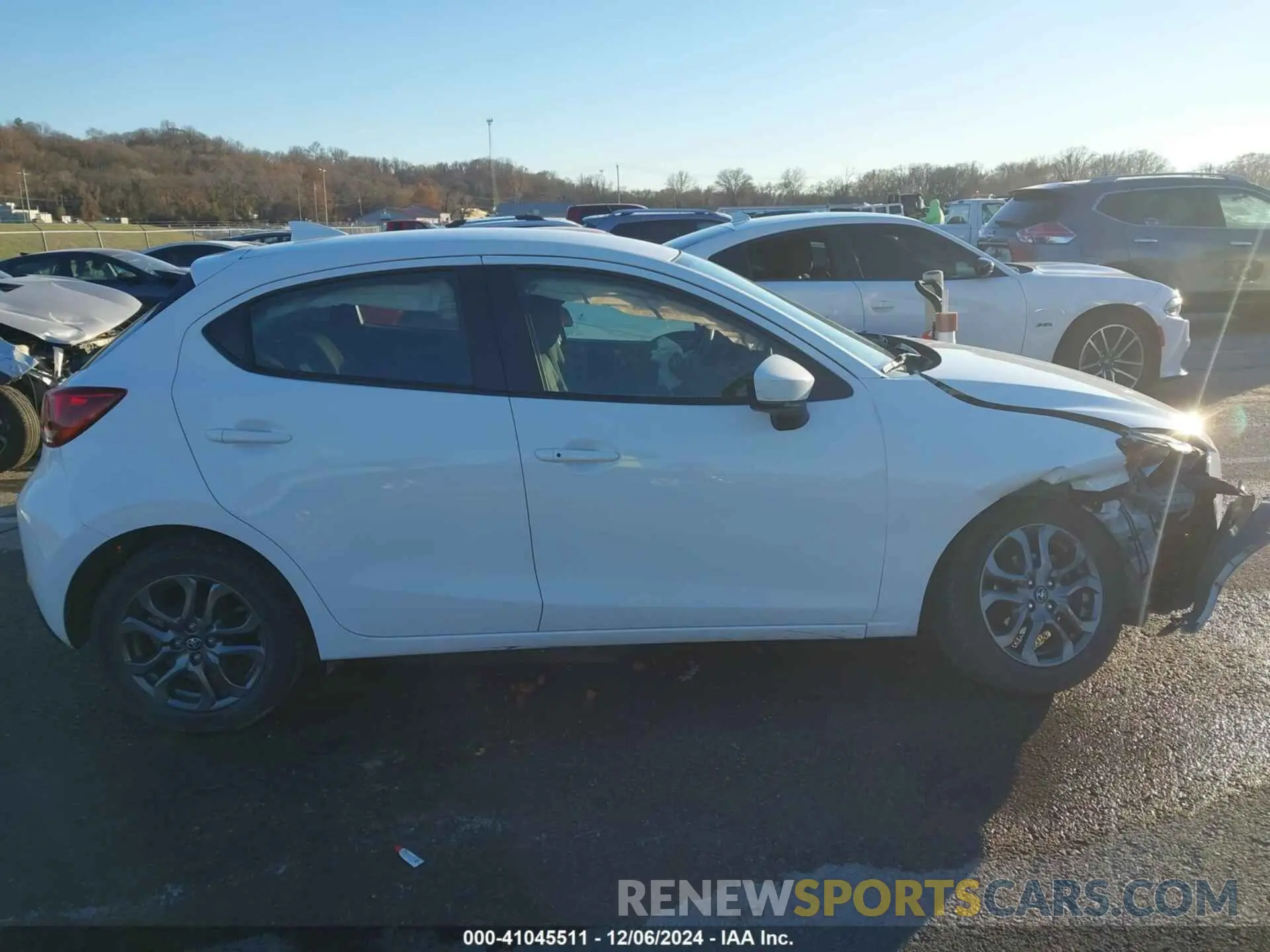 13 fotografías del automóvil dañado 3MYDLBJV1LY702080 TOYOTA YARIS 2020