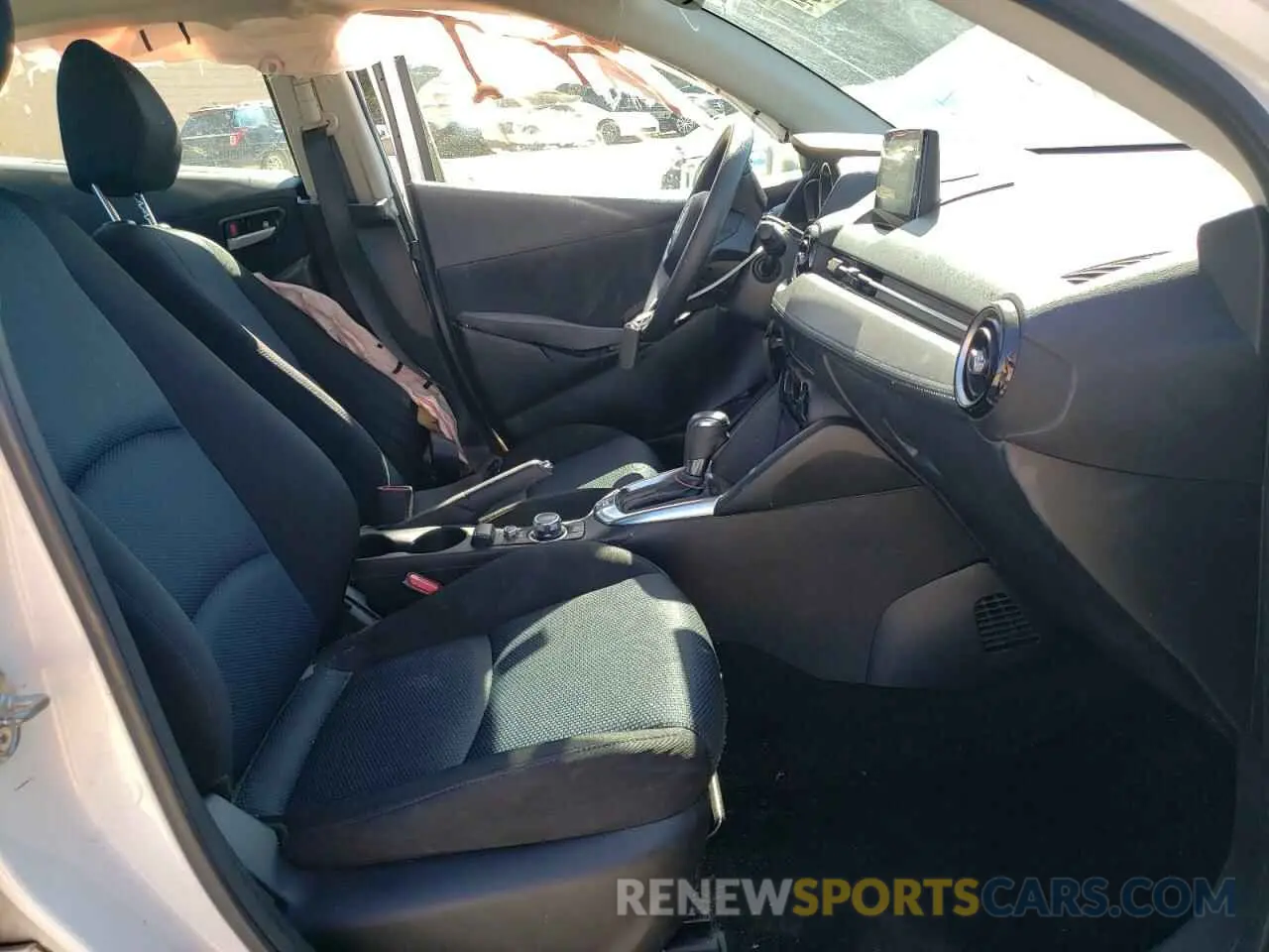 7 fotografías del automóvil dañado 3MYDLBJV1LY708669 TOYOTA YARIS 2020