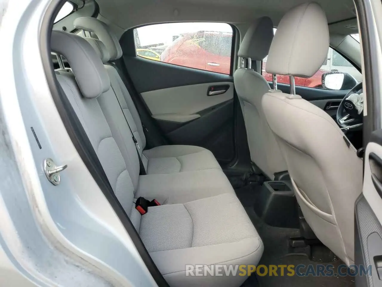 10 fotografías del automóvil dañado 3MYDLBJV2LY702637 TOYOTA YARIS 2020
