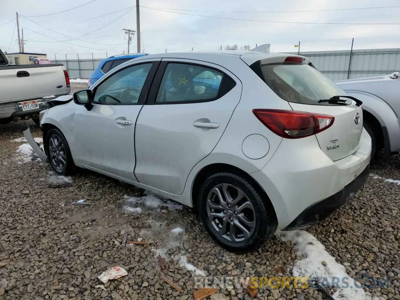 2 fotografías del automóvil dañado 3MYDLBJV2LY702637 TOYOTA YARIS 2020
