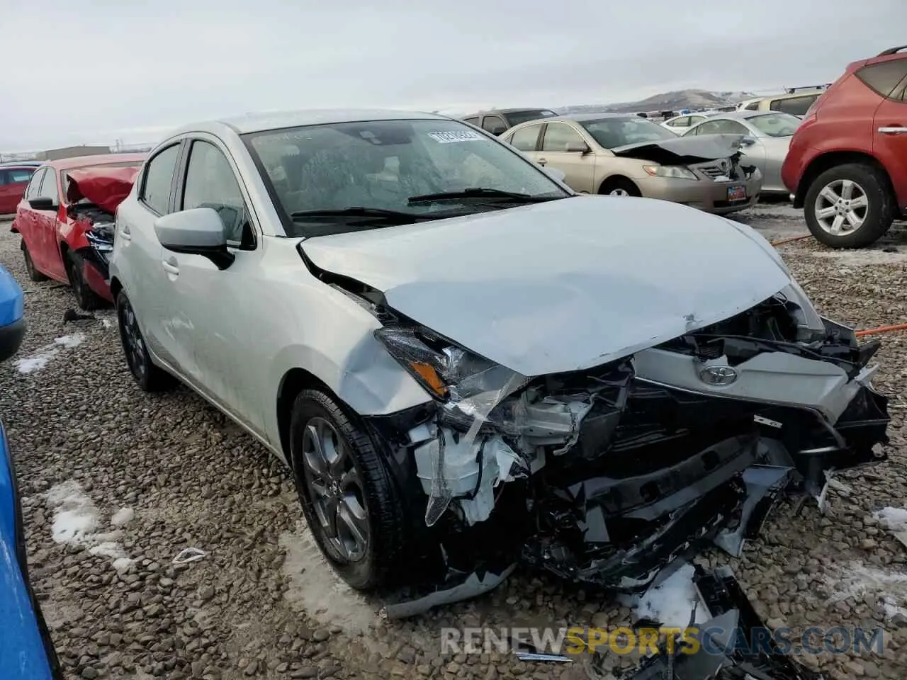 4 fotografías del automóvil dañado 3MYDLBJV2LY702637 TOYOTA YARIS 2020