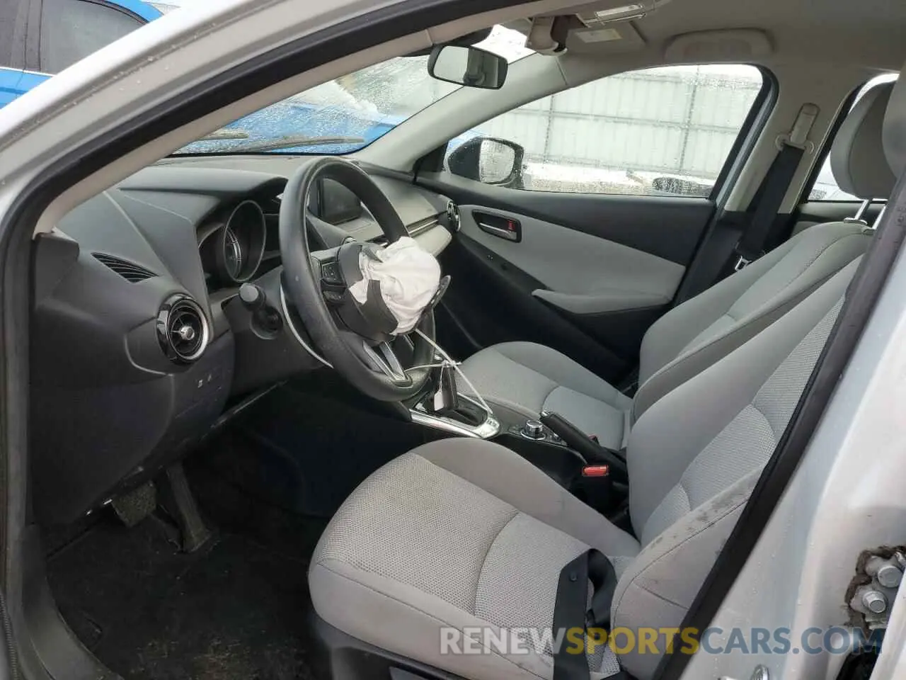 7 fotografías del automóvil dañado 3MYDLBJV2LY702637 TOYOTA YARIS 2020