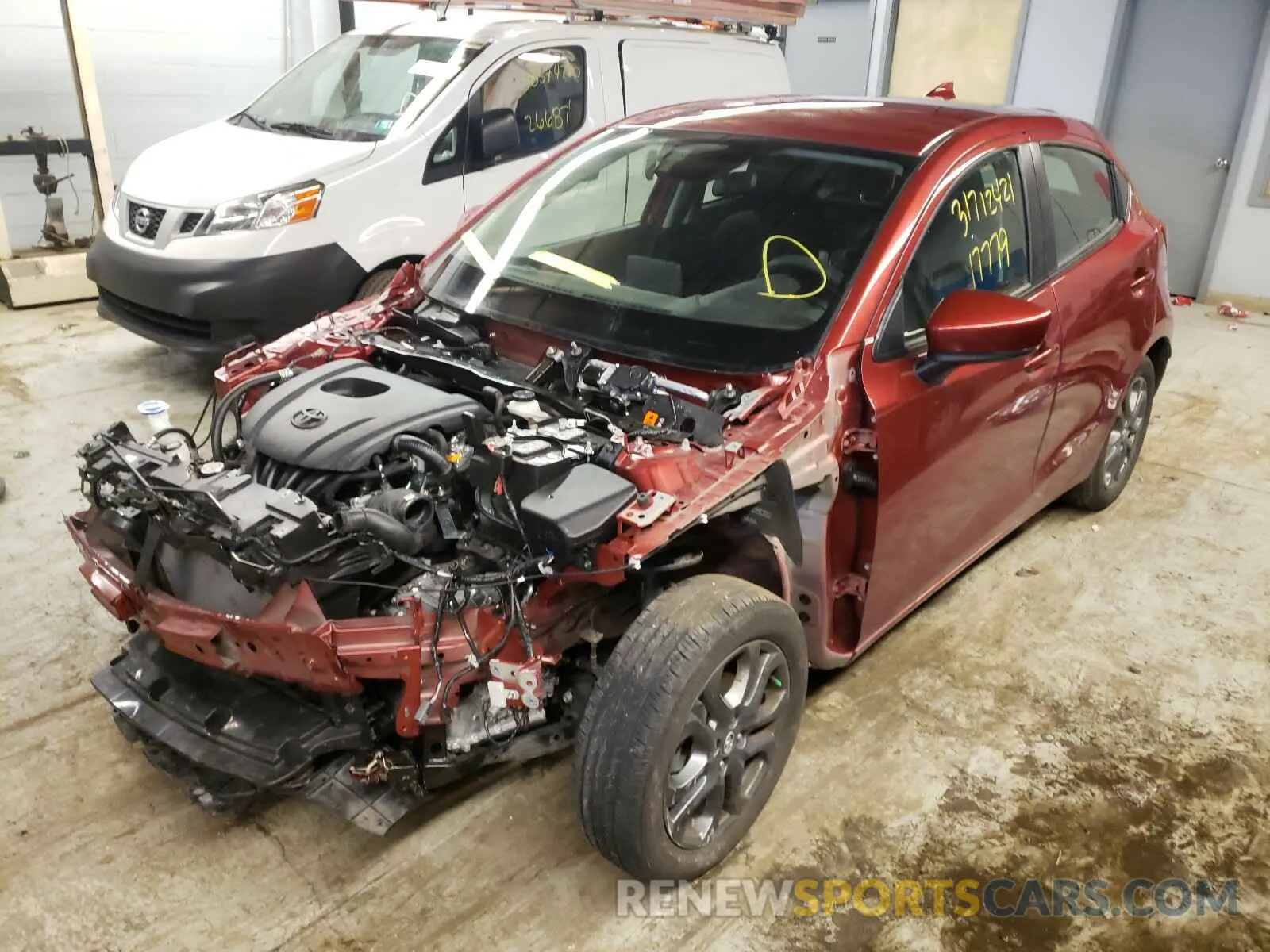 2 fotografías del automóvil dañado 3MYDLBJV2LY702718 TOYOTA YARIS 2020