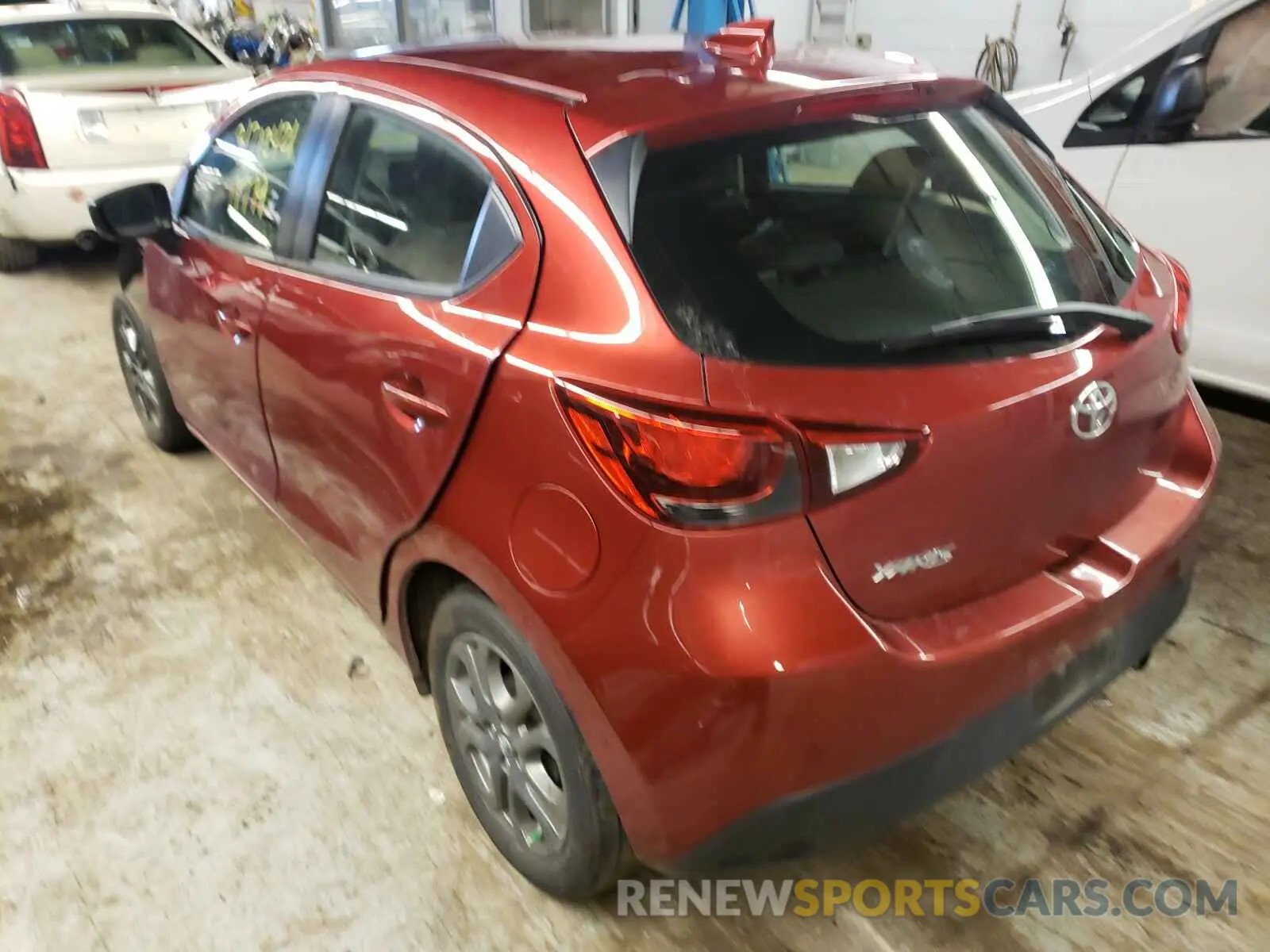3 fotografías del automóvil dañado 3MYDLBJV2LY702718 TOYOTA YARIS 2020